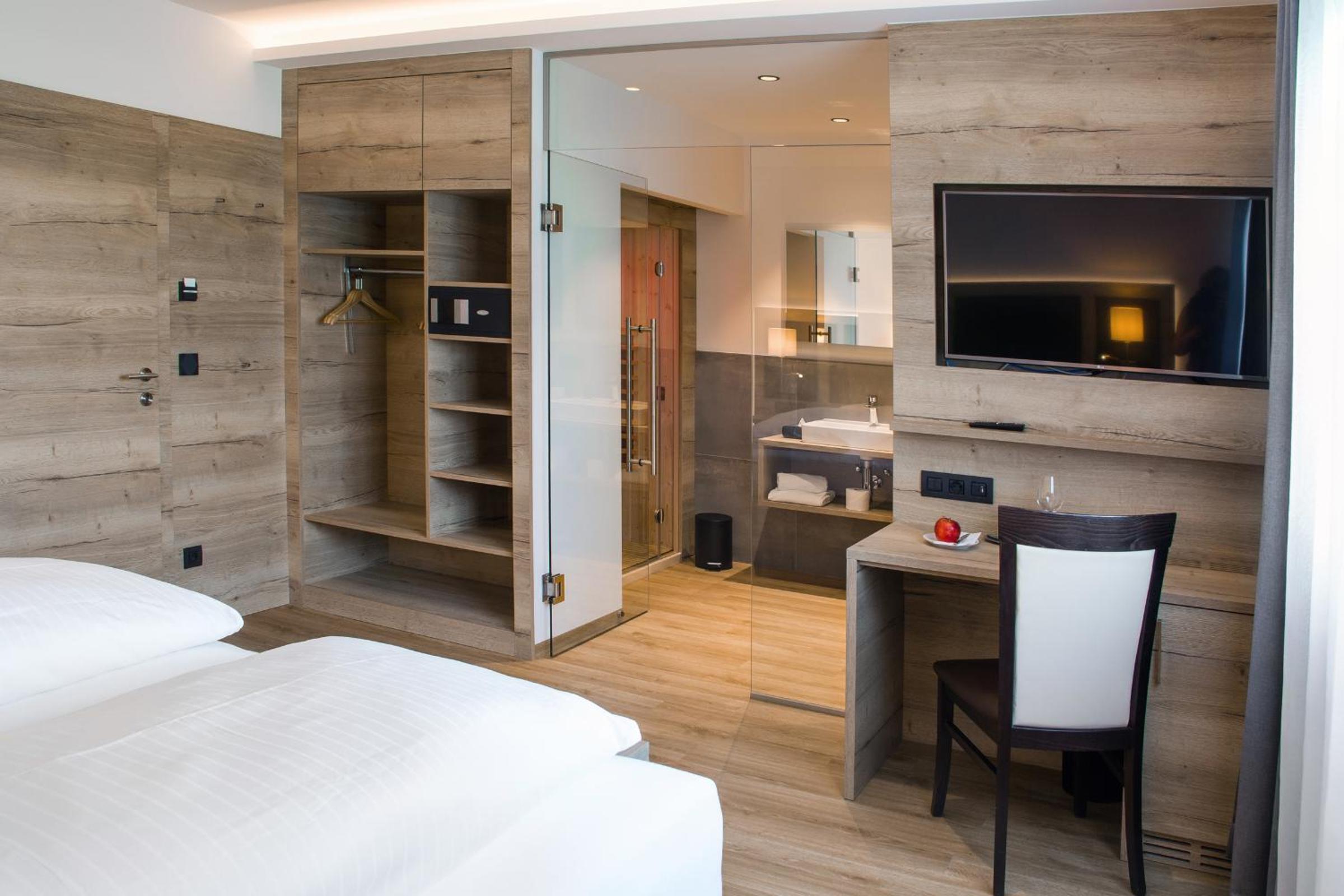 Deluxe Double Room - Photo 14