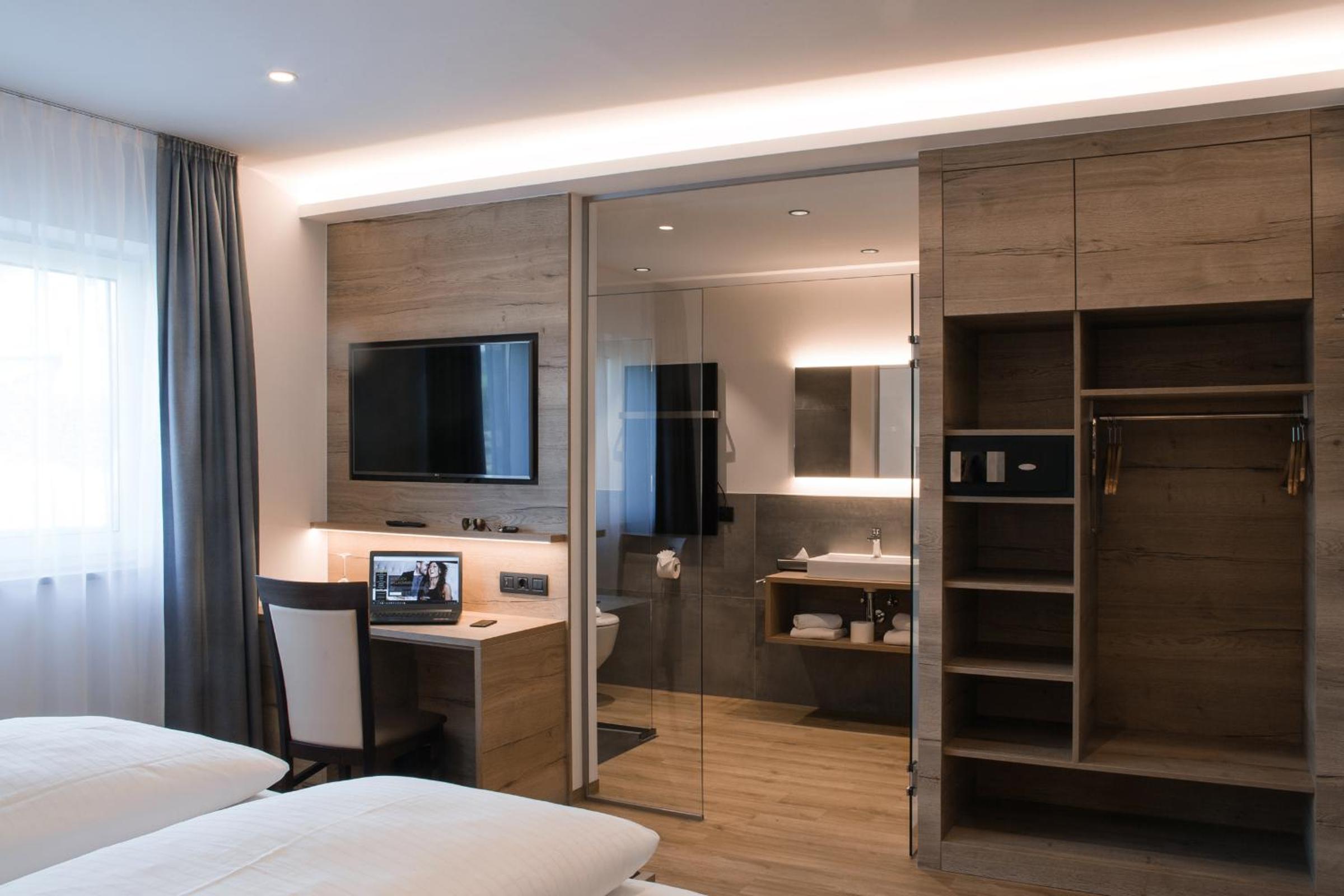 Deluxe Double Room - Photo 19