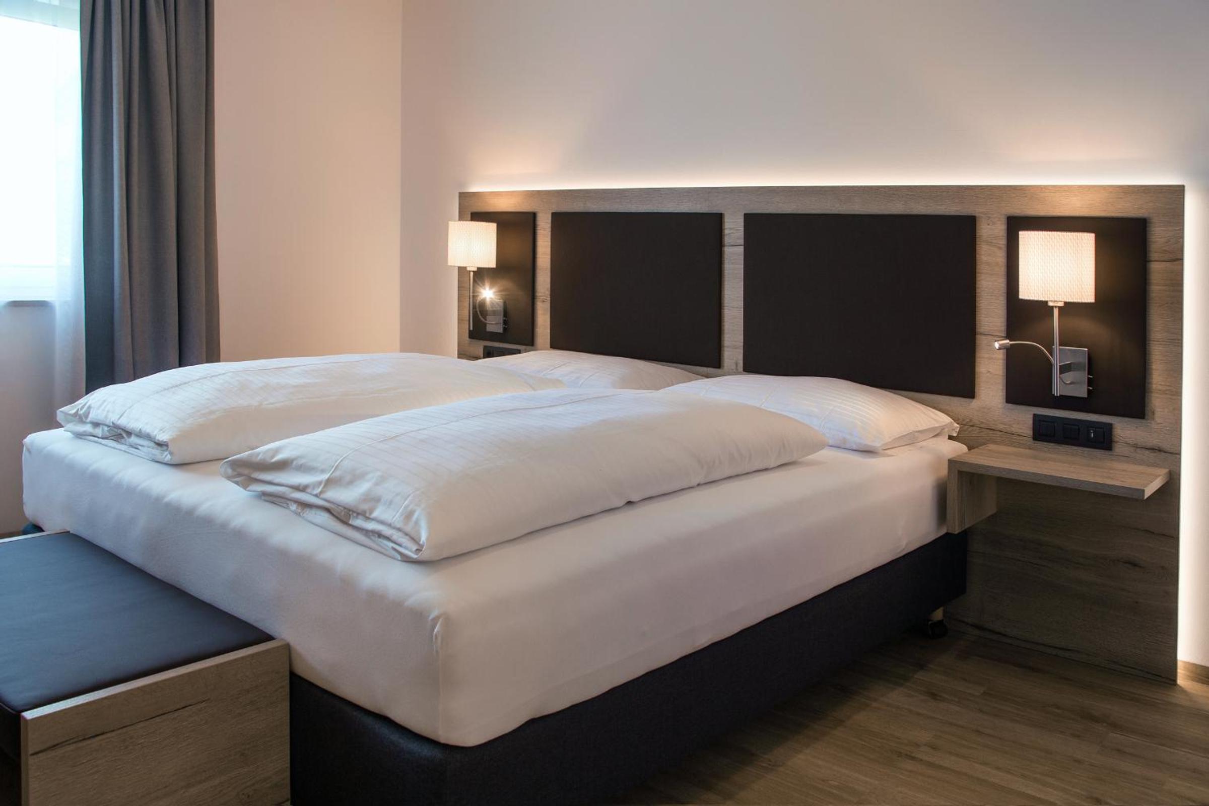 Deluxe Double Room - Photo 11