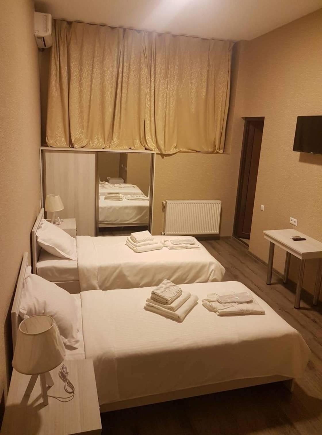 Standard Twin Room - Photo 7