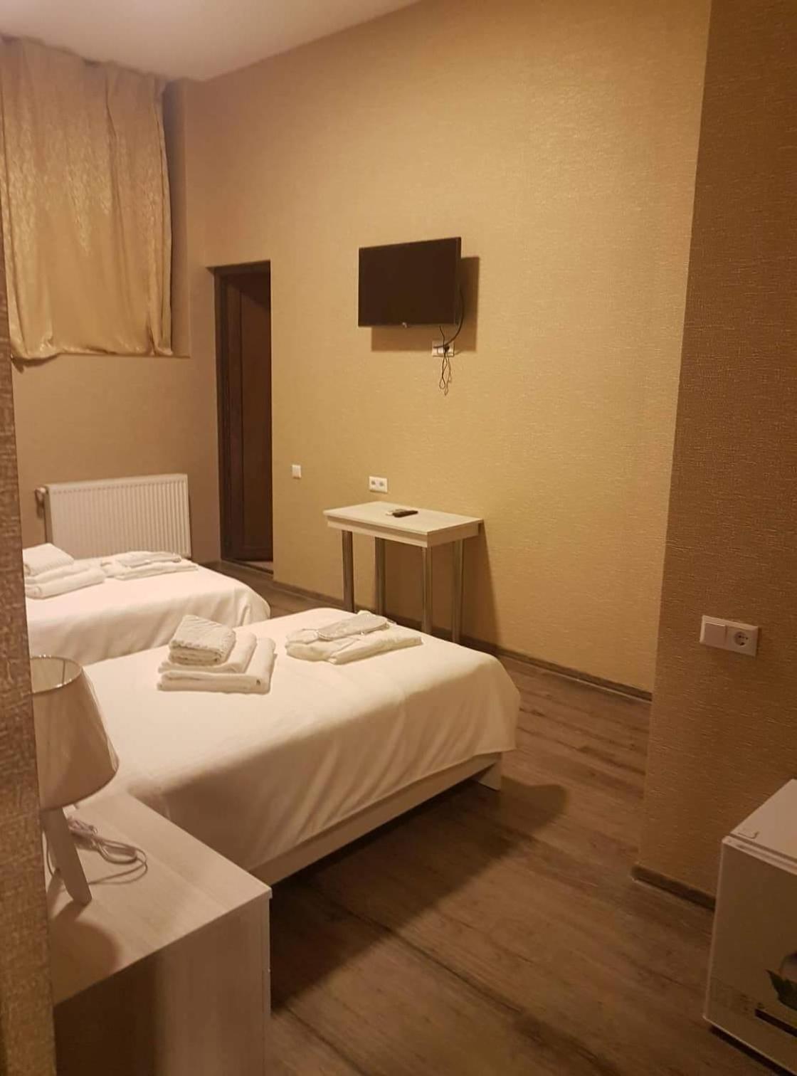 Standard Twin Room - Photo 8