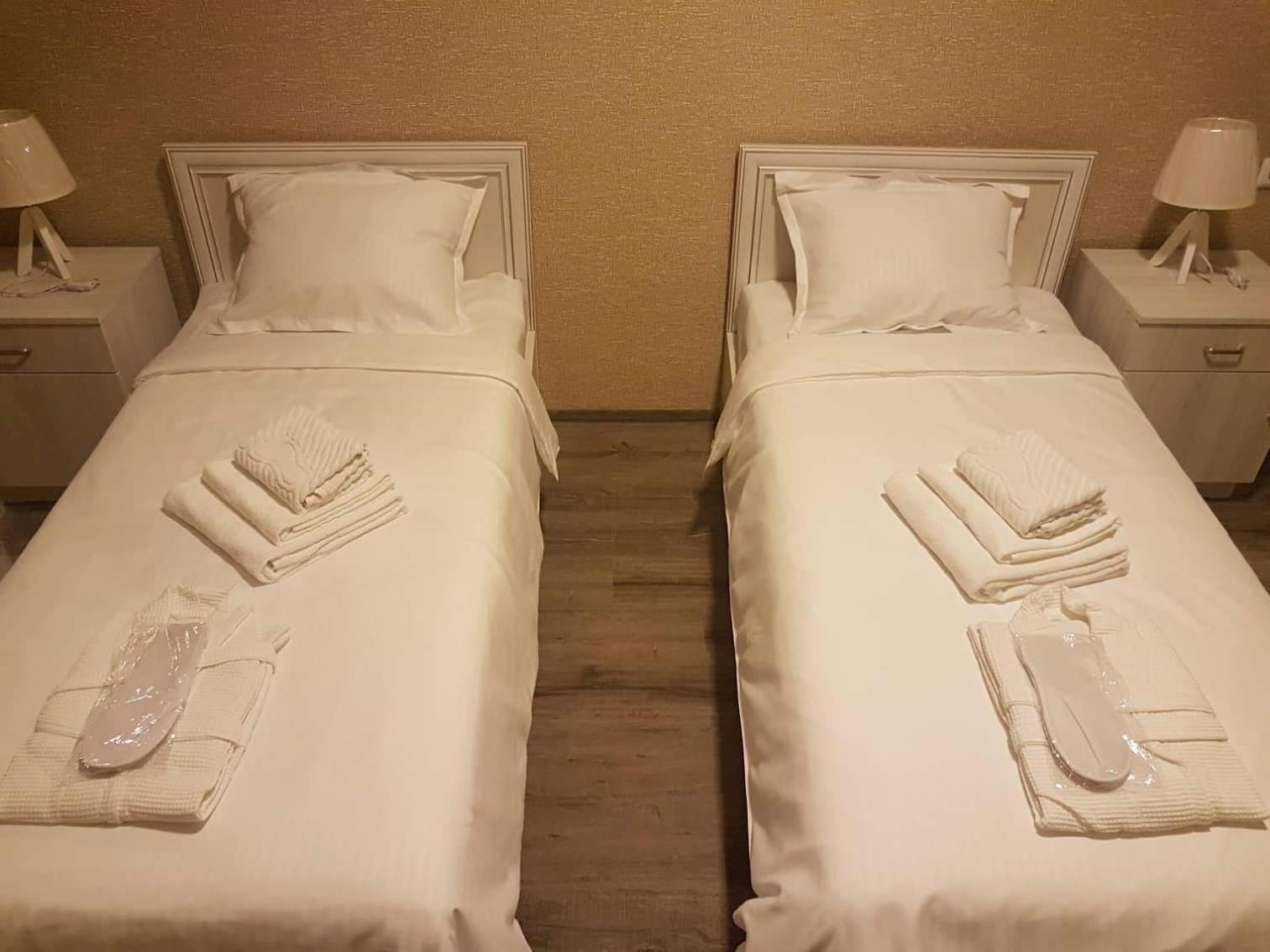 Standard Twin Room - Photo 2