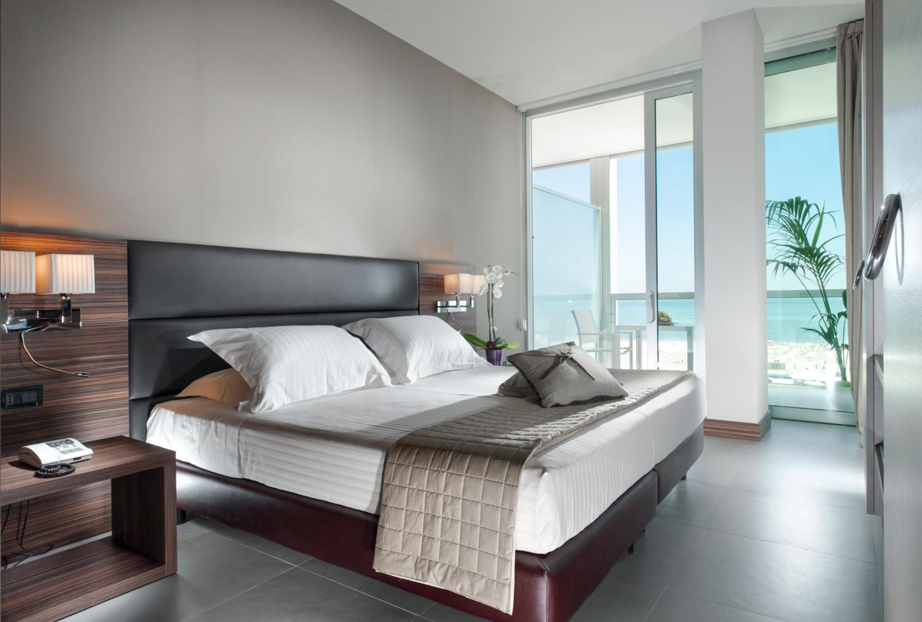 Superior Suite with Sea View - Photo 1