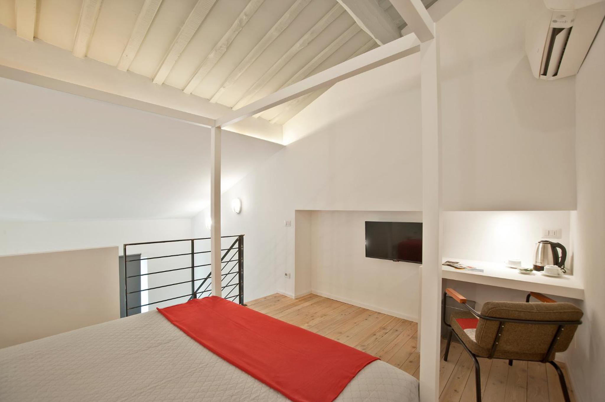 Deluxe Room - Photo 2