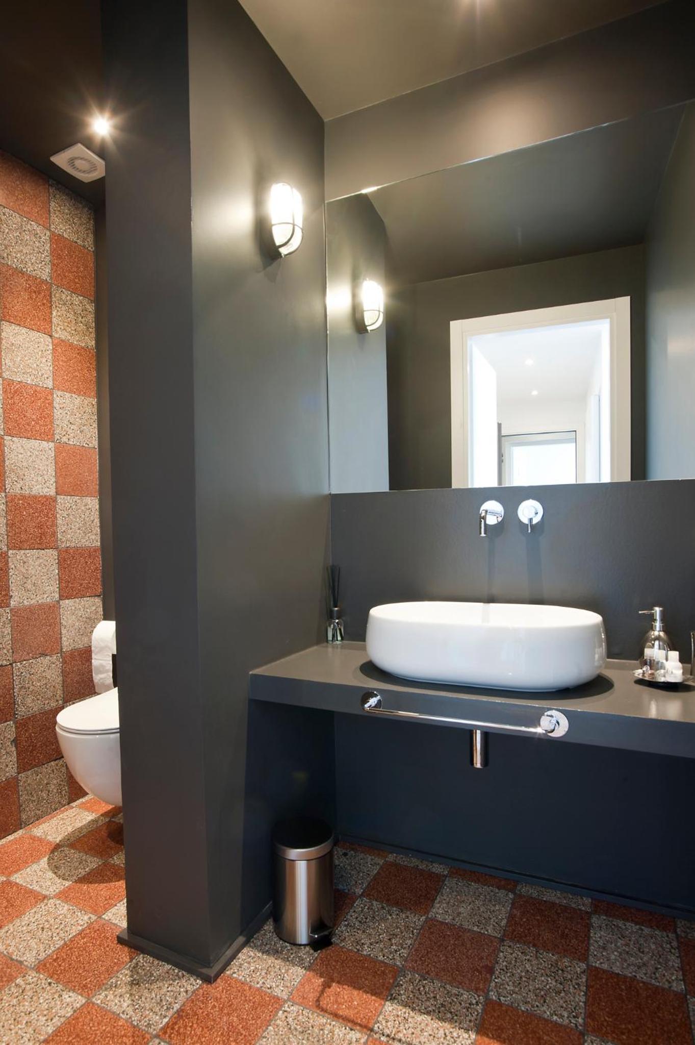 Deluxe Double Room with Shower - Photo 7