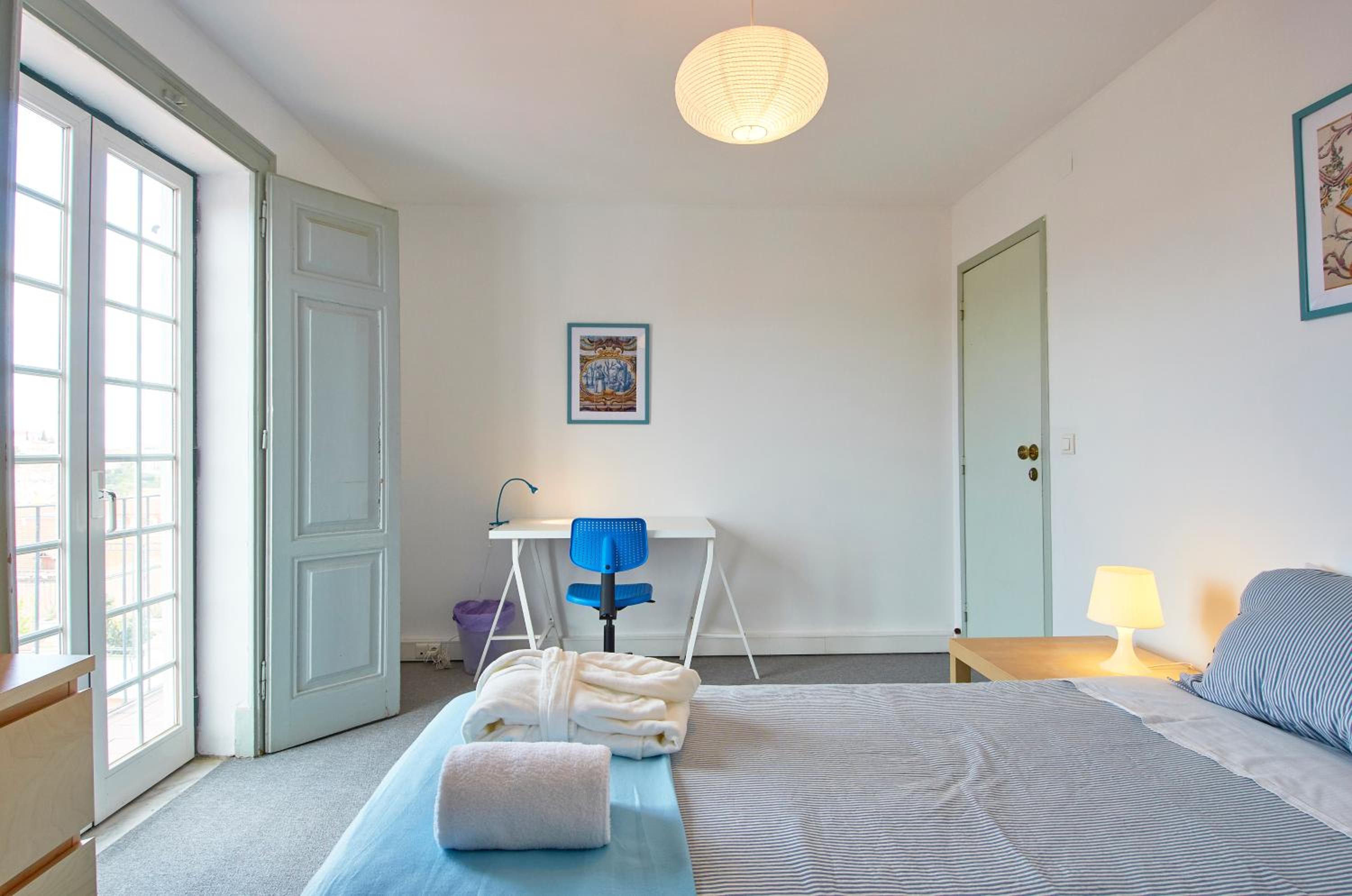 Deluxe Double Room with Balcony - Photo 5