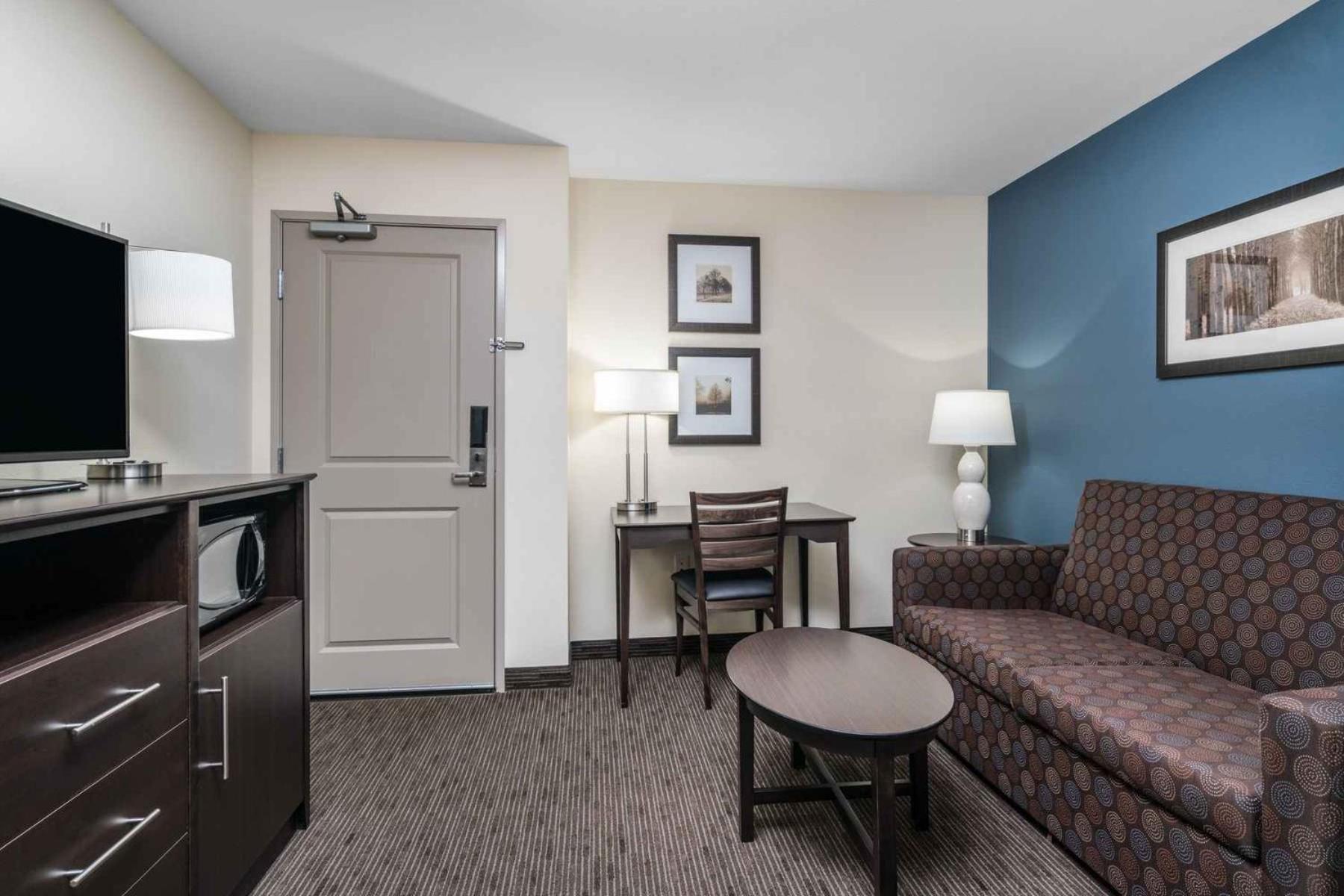 One-Bedroom King Suite with Sofa Bed - Non-Smoking photo 1