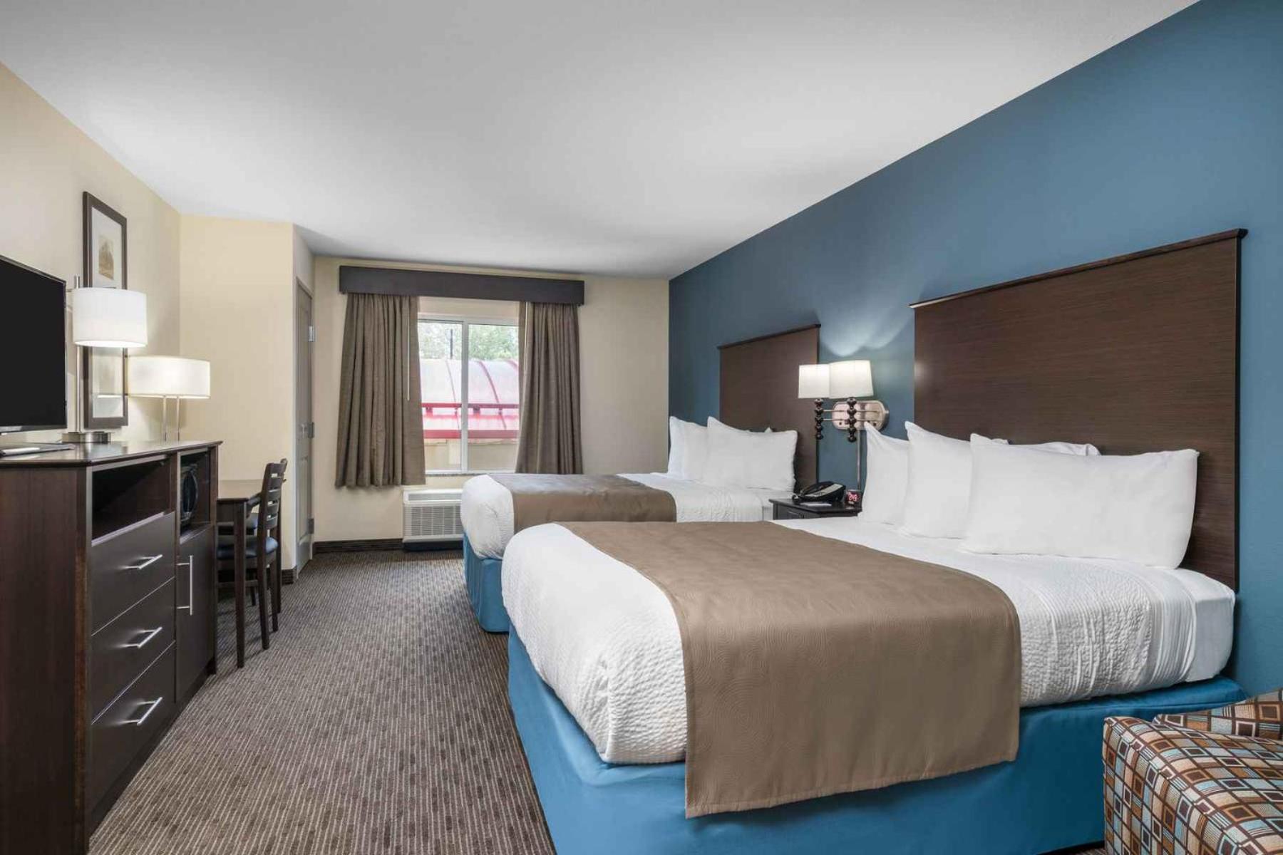 Queen Room with Two Queen Beds - Dog Friendly/Non-Smoking photo 1