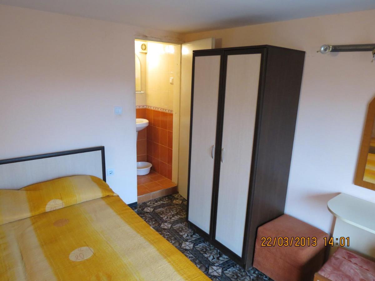 Family Studio (2 Adults + 2 Children) photo 1
