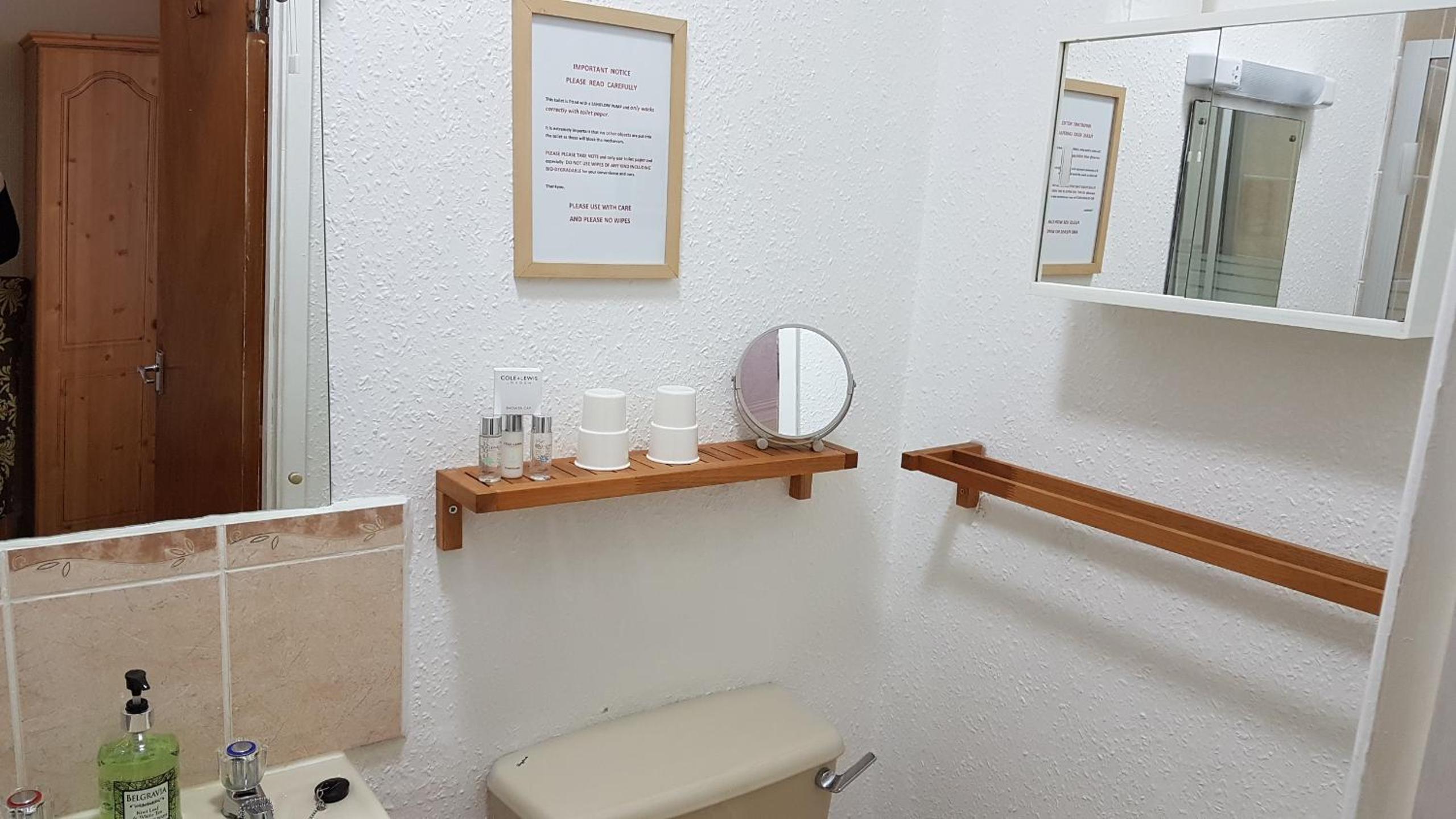 Twin Room with Shower photo 3
