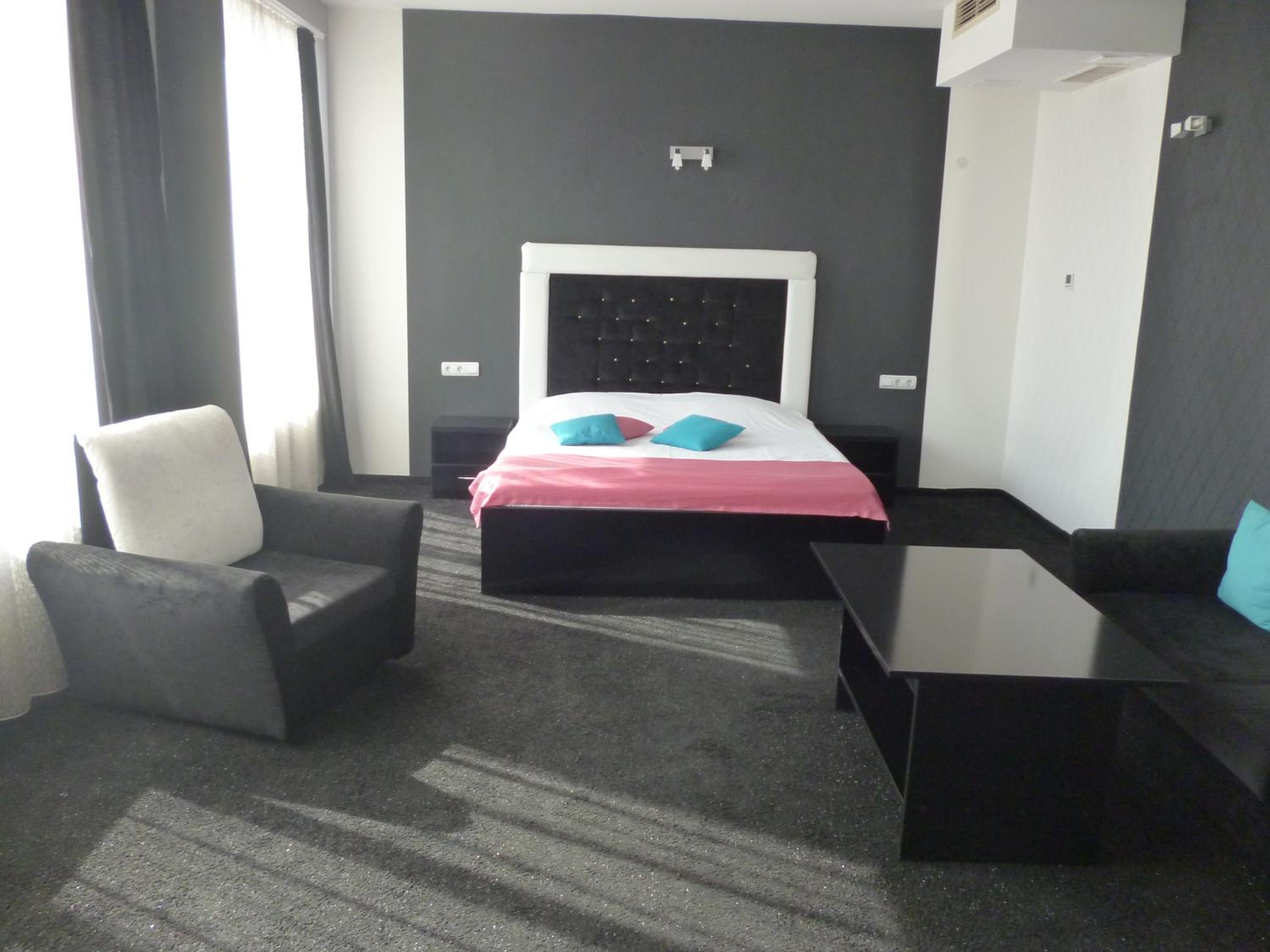 King Studio with Sofa Bed photo 3