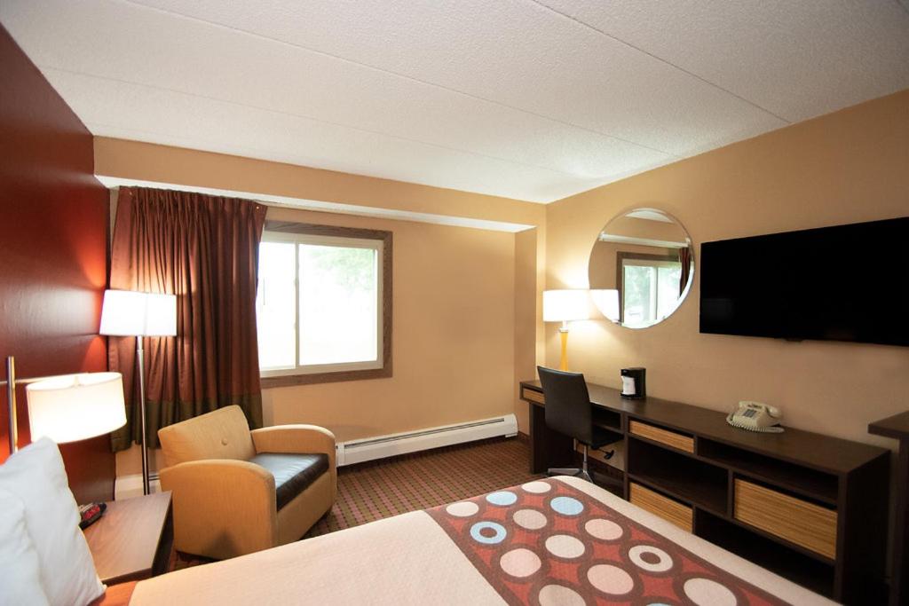 Queen Room - Non-Smoking - Photo 4