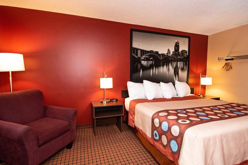 King Room - Non-Smoking - Photo 4
