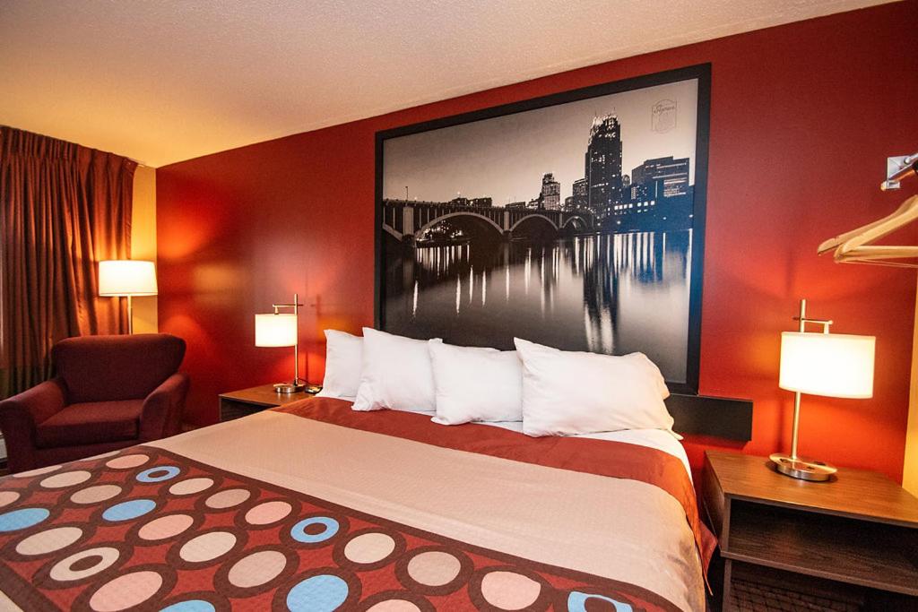 King Room - Non-Smoking - Photo 2