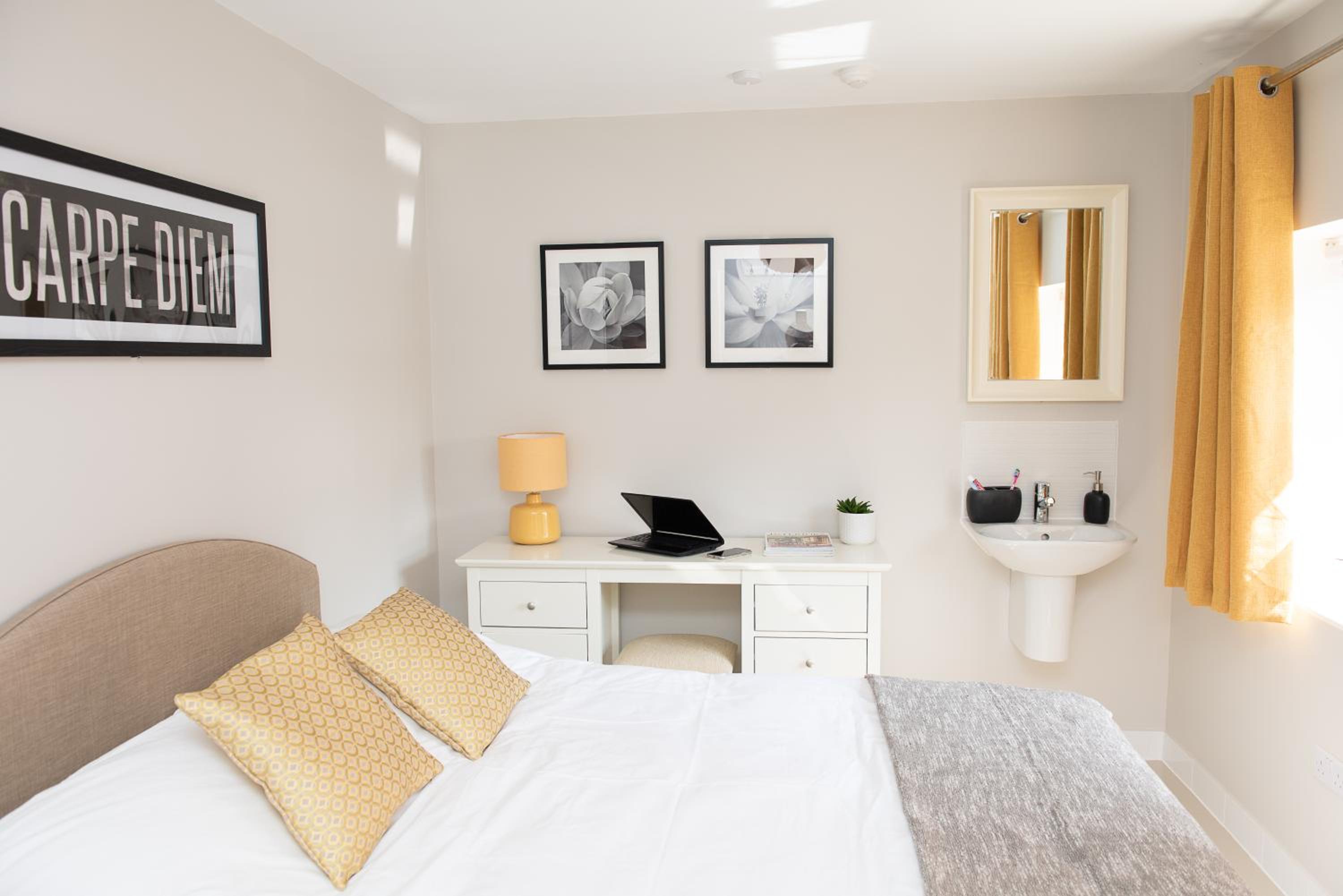 Standard Double Room With Shared Bathroom