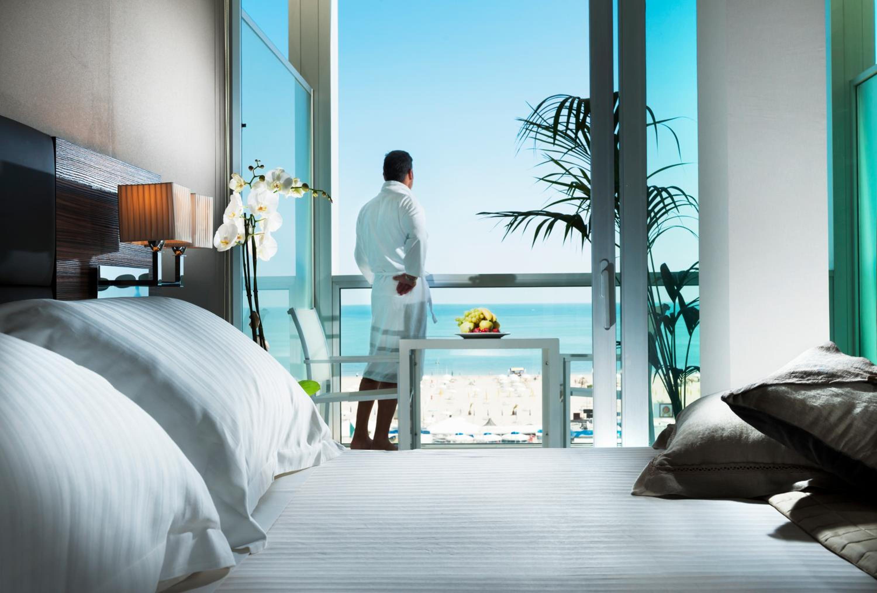 Superior Suite with Sea View - Photo 2