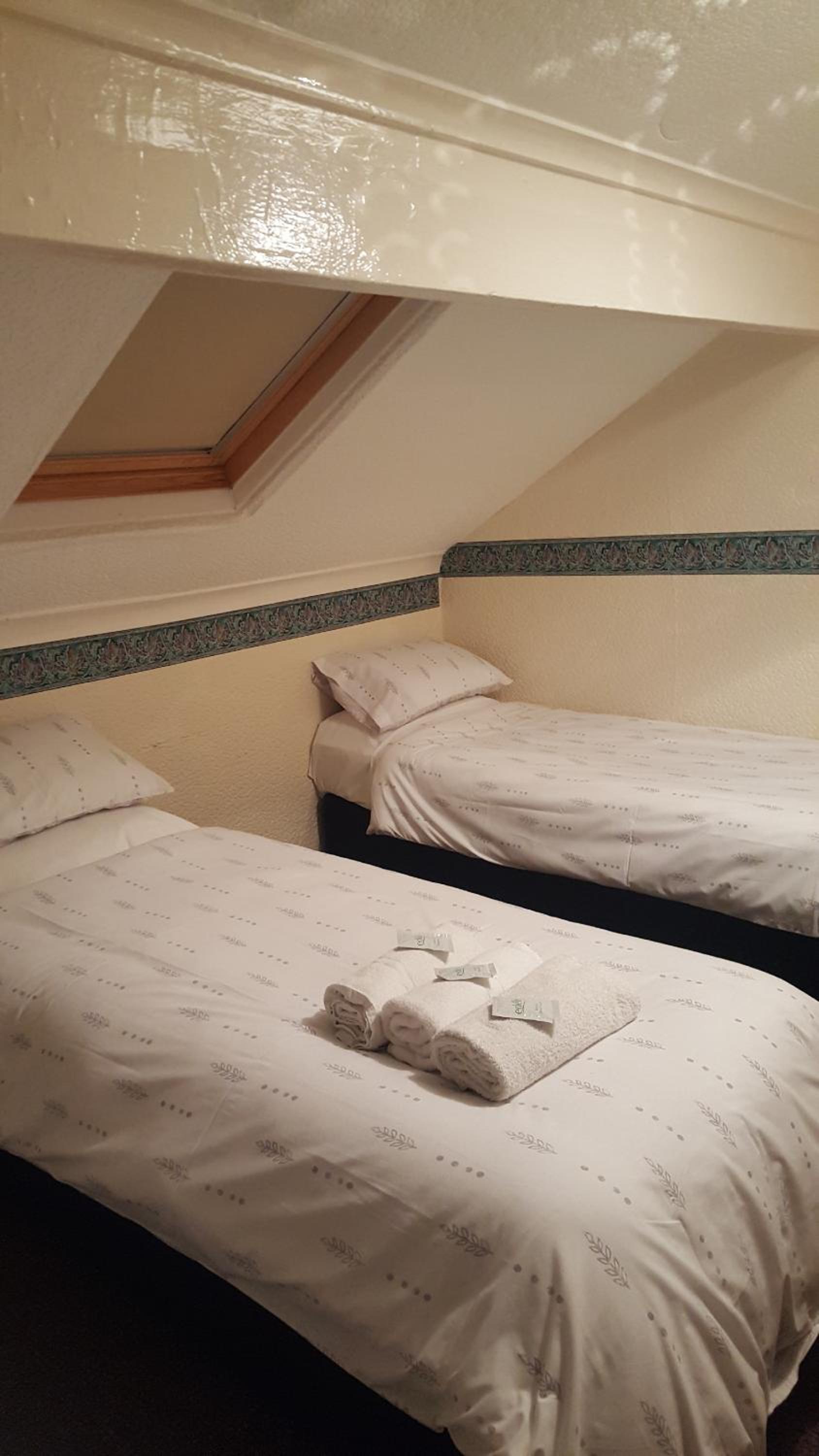 Basic Triple Room With Shared Bathroom