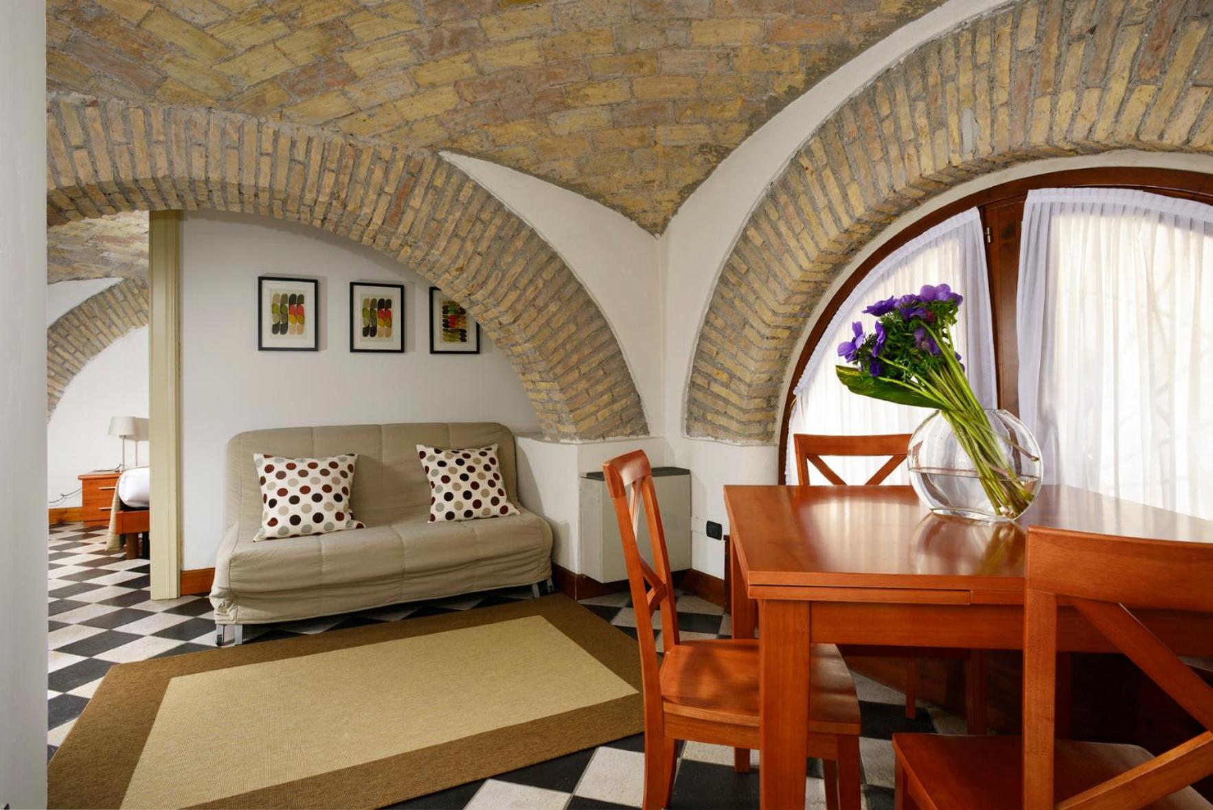 One-Bedroom Apartment (4 Adults) photo 2