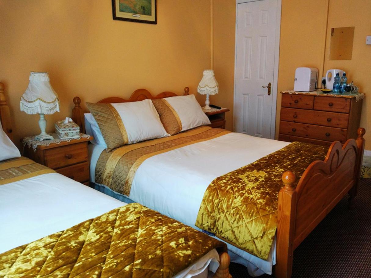 Double or Twin Room with Private Bathroom