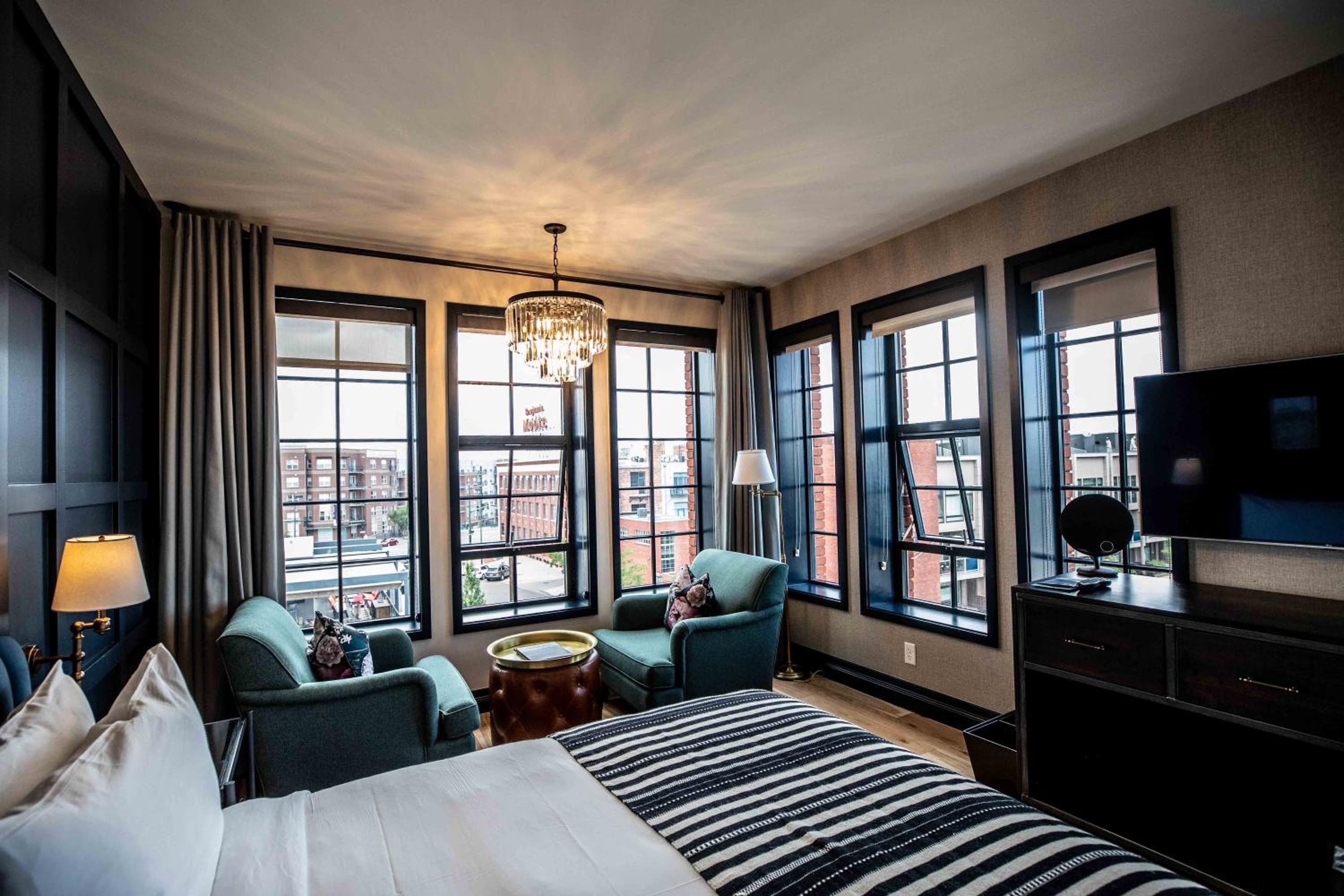 Corner King Room