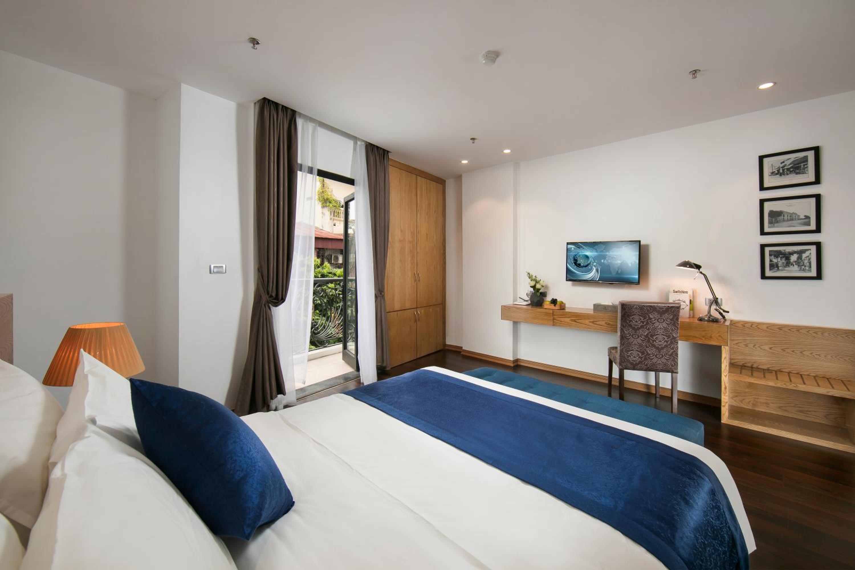 Junior Suite with Balcony photo 3