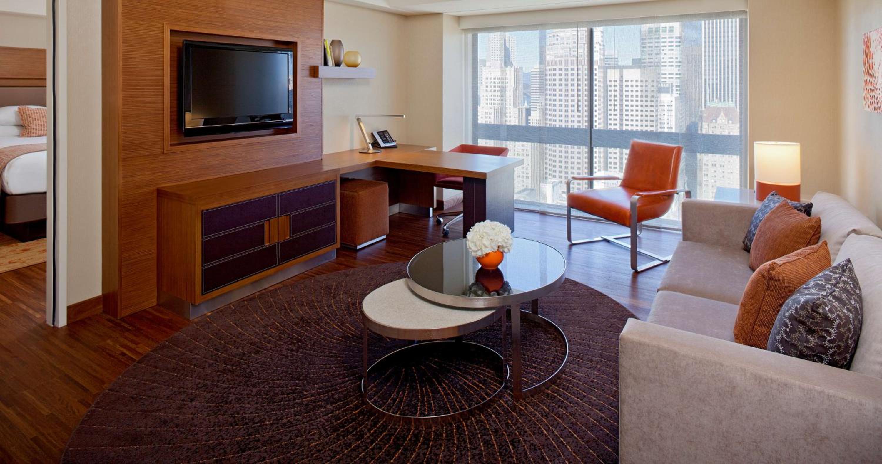 Executive Suite - Photo 3