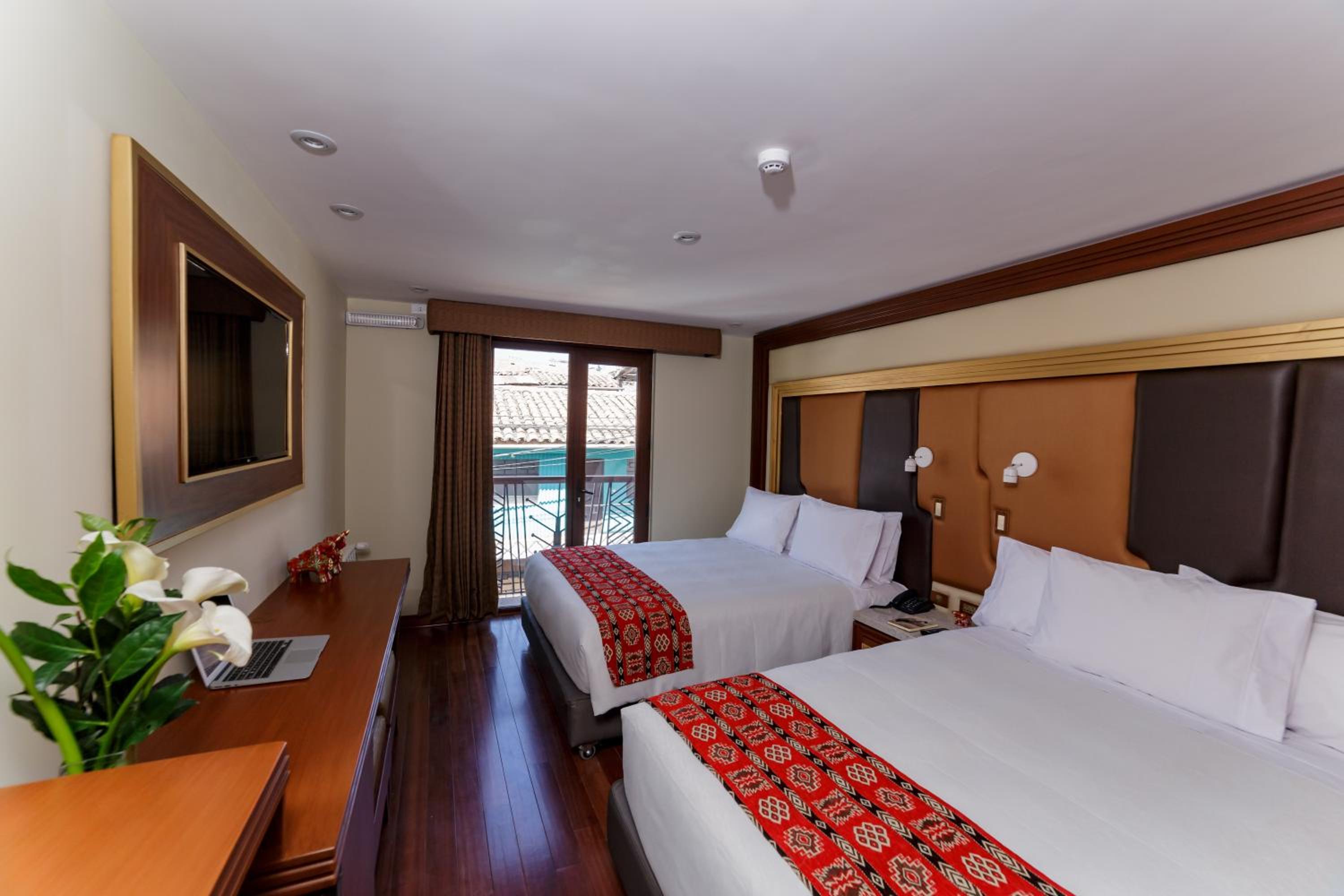 Deluxe Suite with Spa Bath photo 2