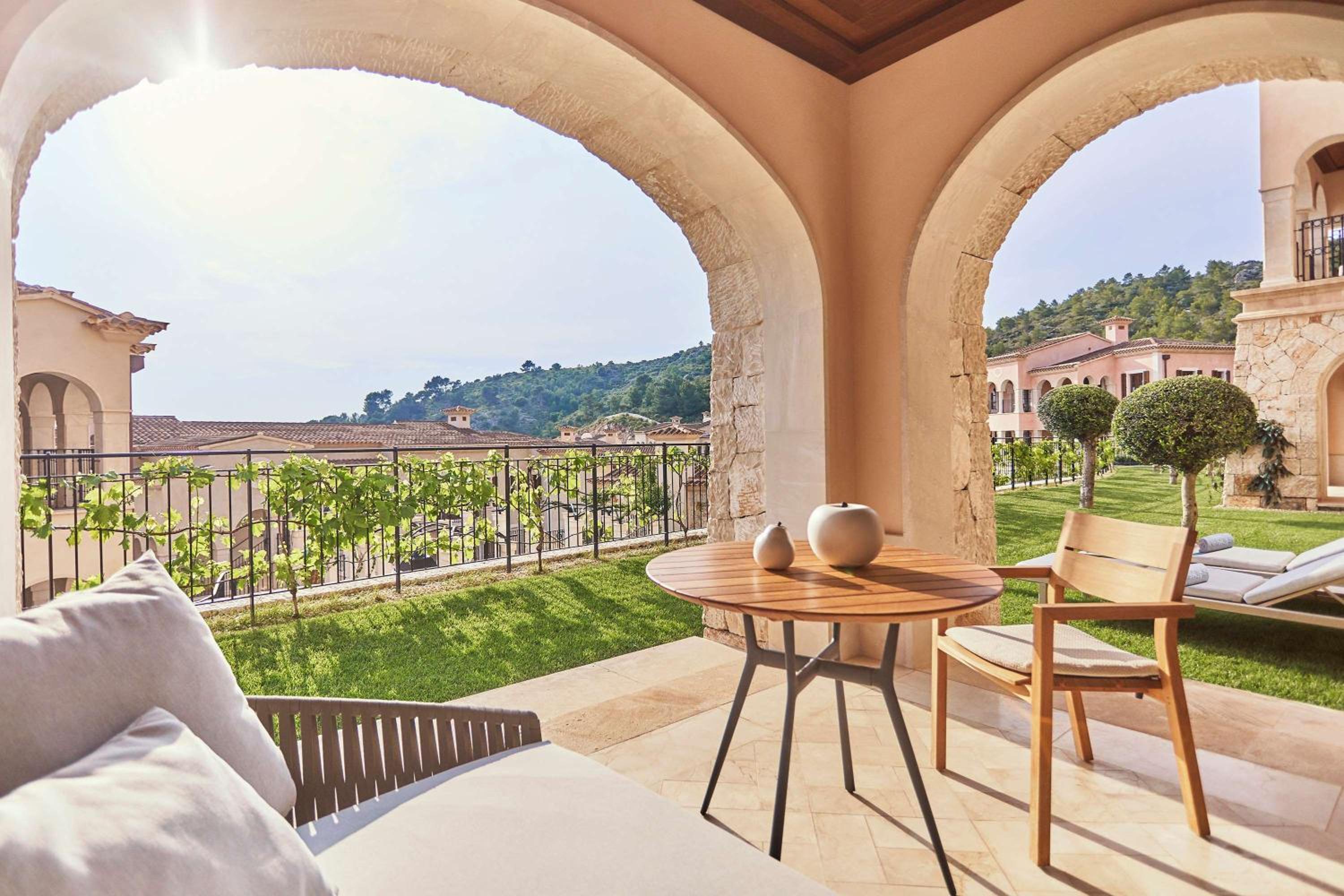 Grand Suite with Garden Access