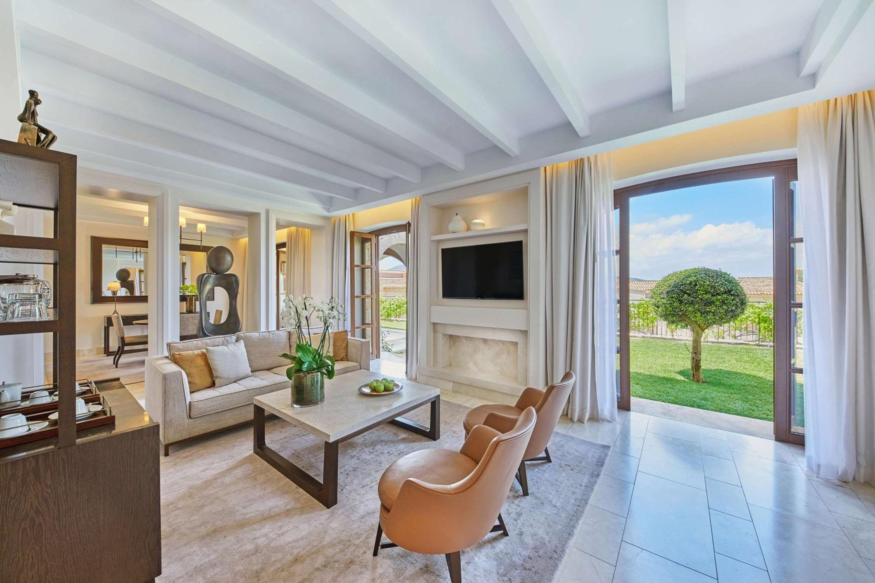 Grand Suite with Garden Access thumbnail 6