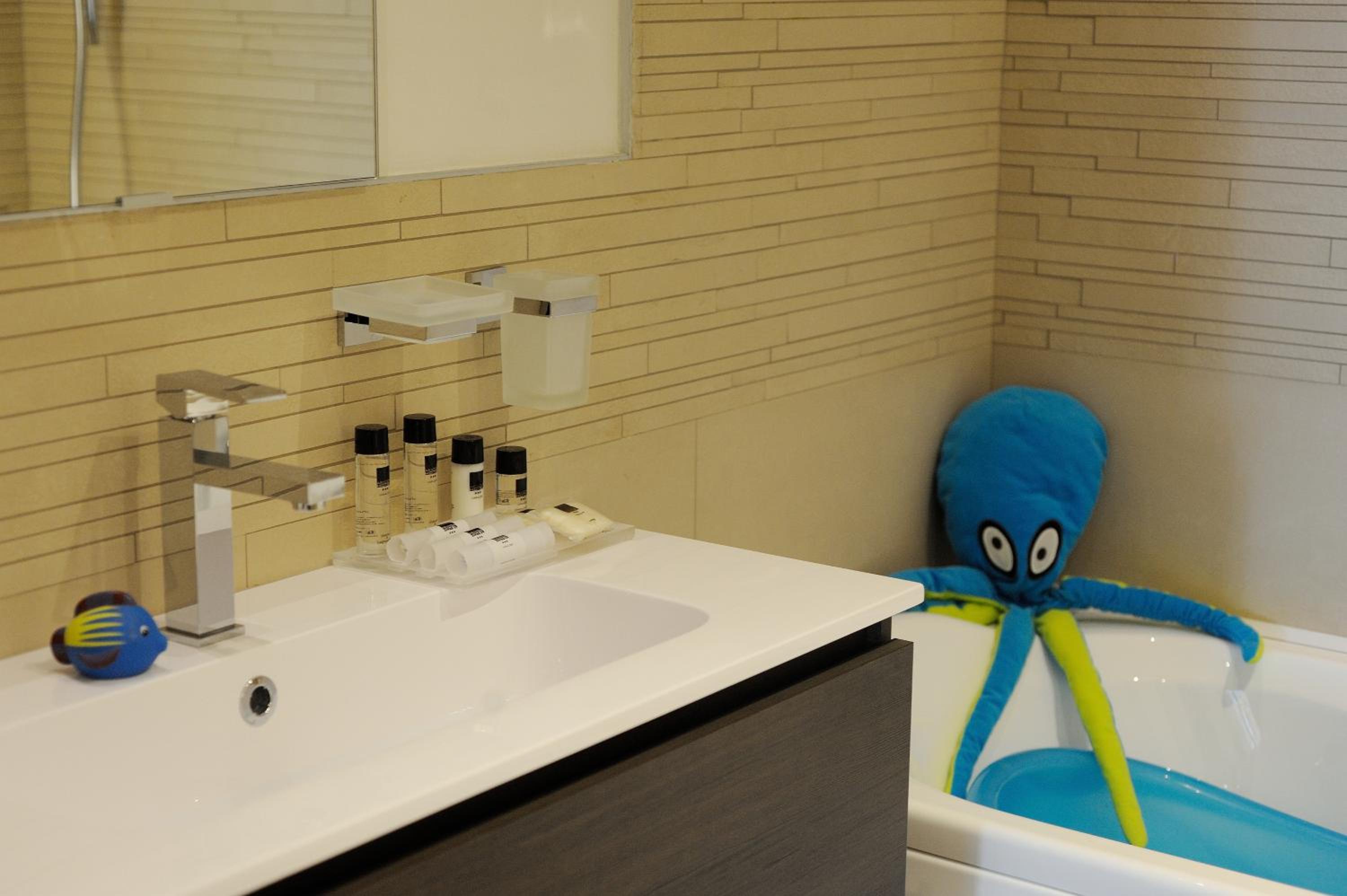 Family Suite - Photo 10