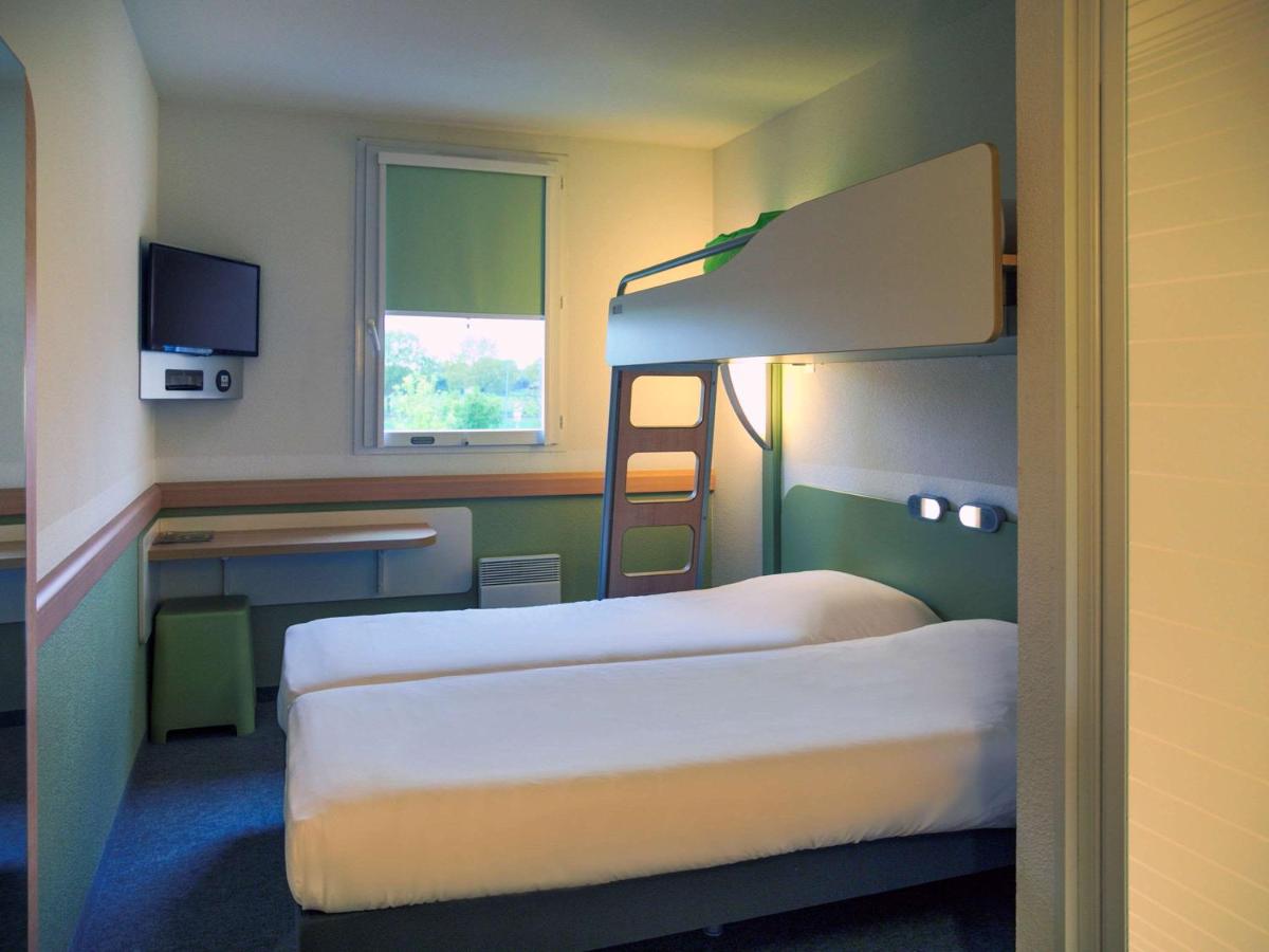 Triple Room with Twin Beds and Bunk Bed - Photo 4
