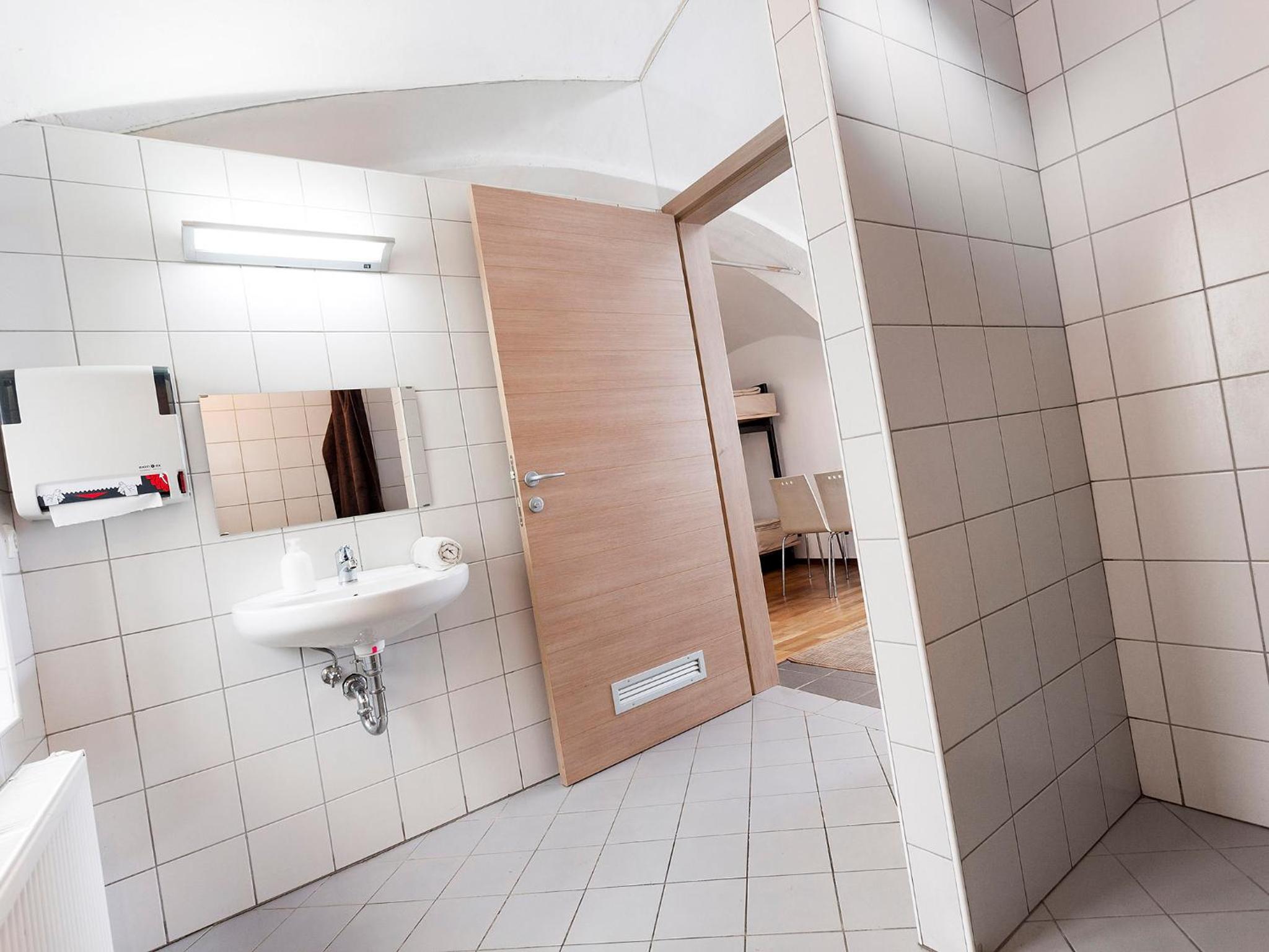 Quadruple Room with Private Bathroom - Photo 6