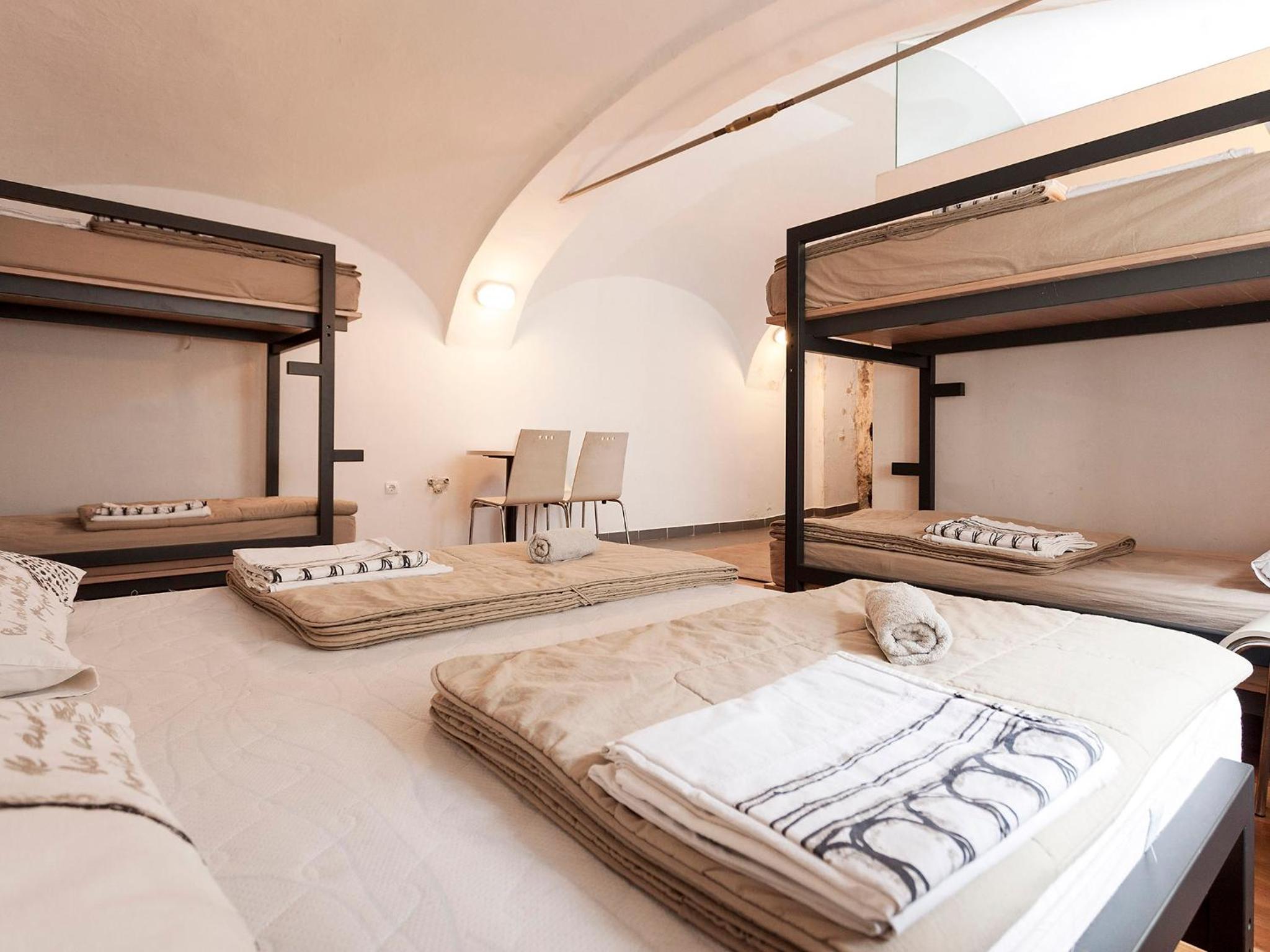 Quadruple Room with Private Bathroom - Photo 2