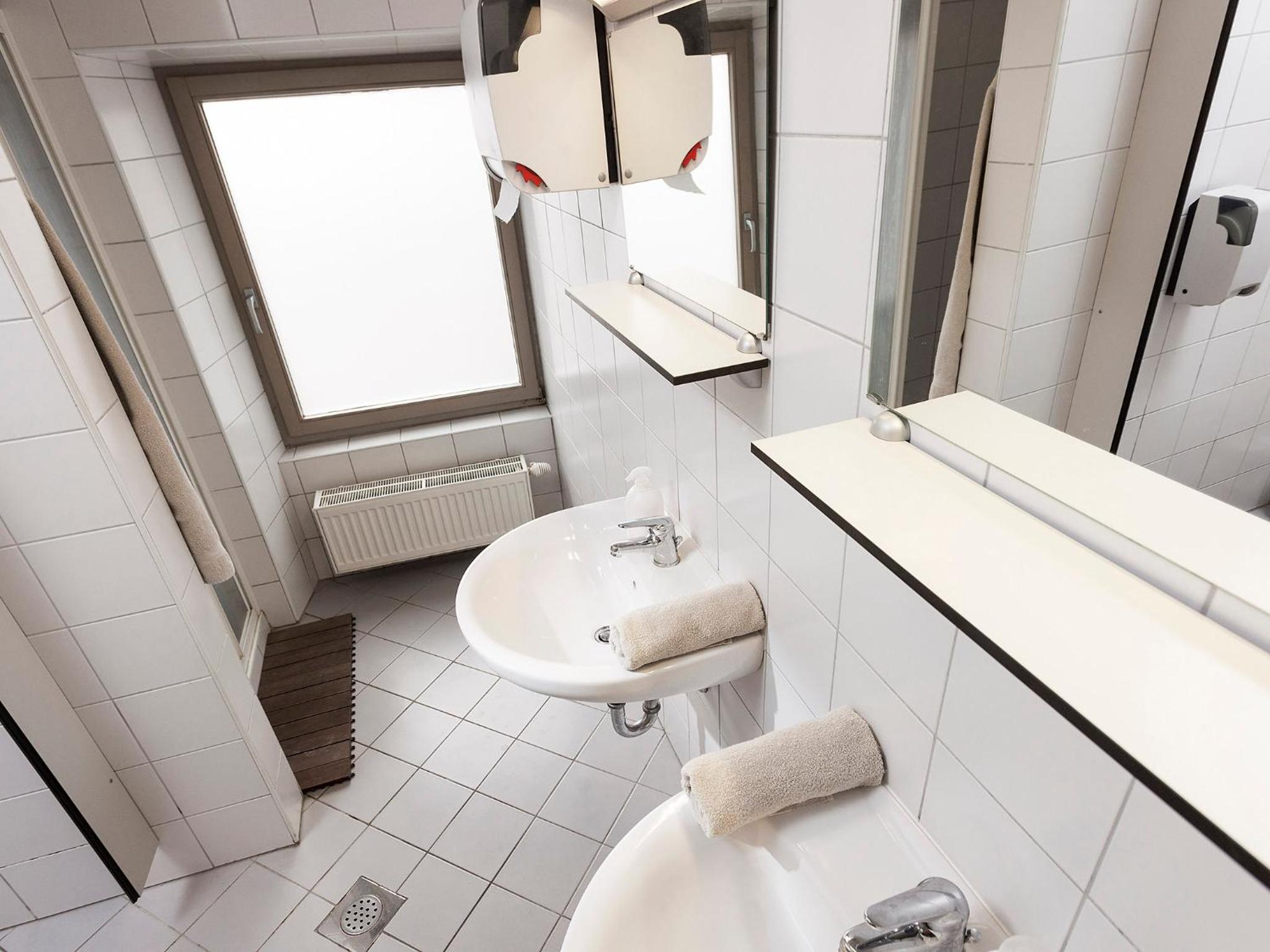 Single Room with Shared Bathroom photo 2