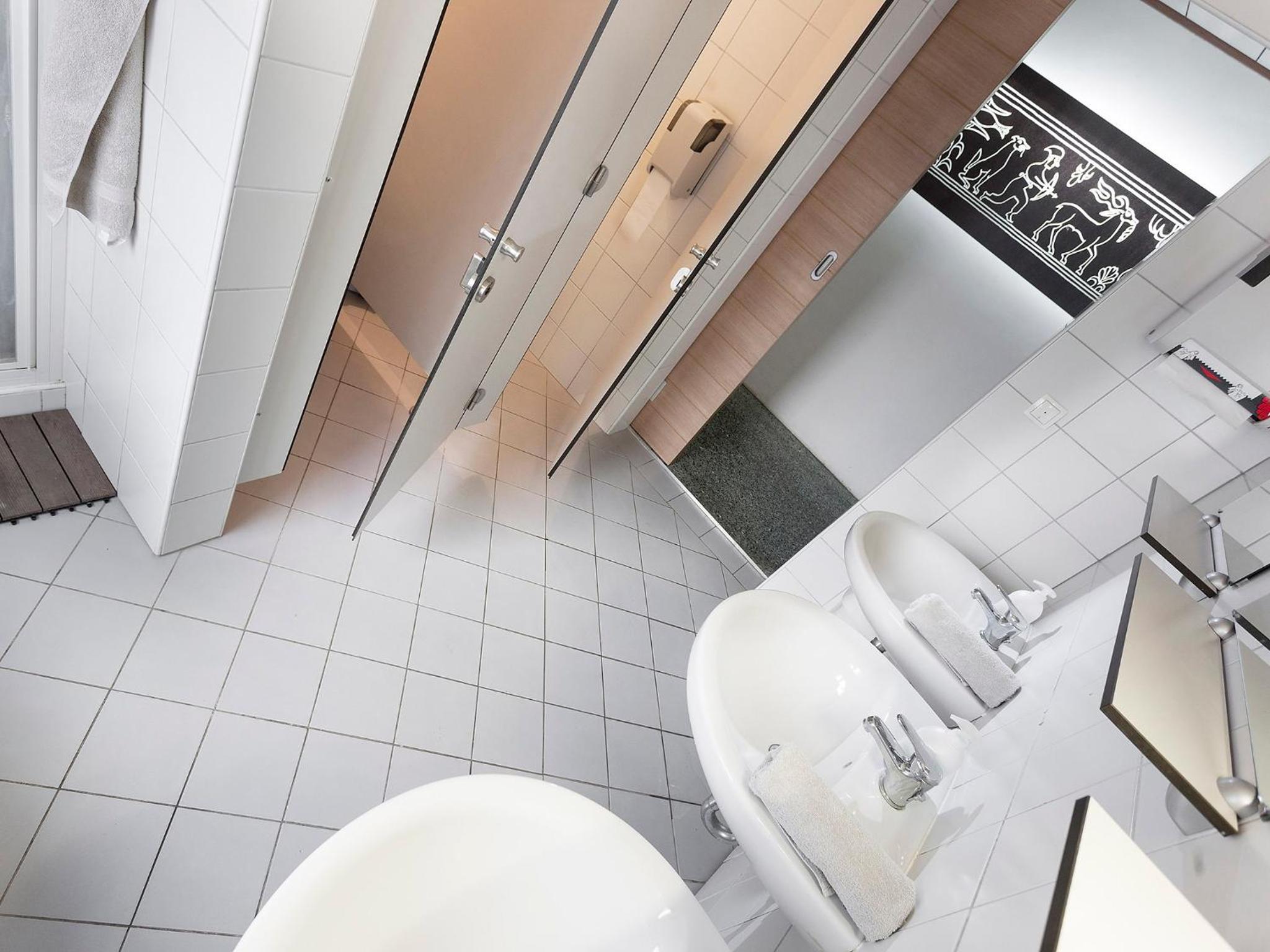 Double Room with Shared Bathroom photo 3