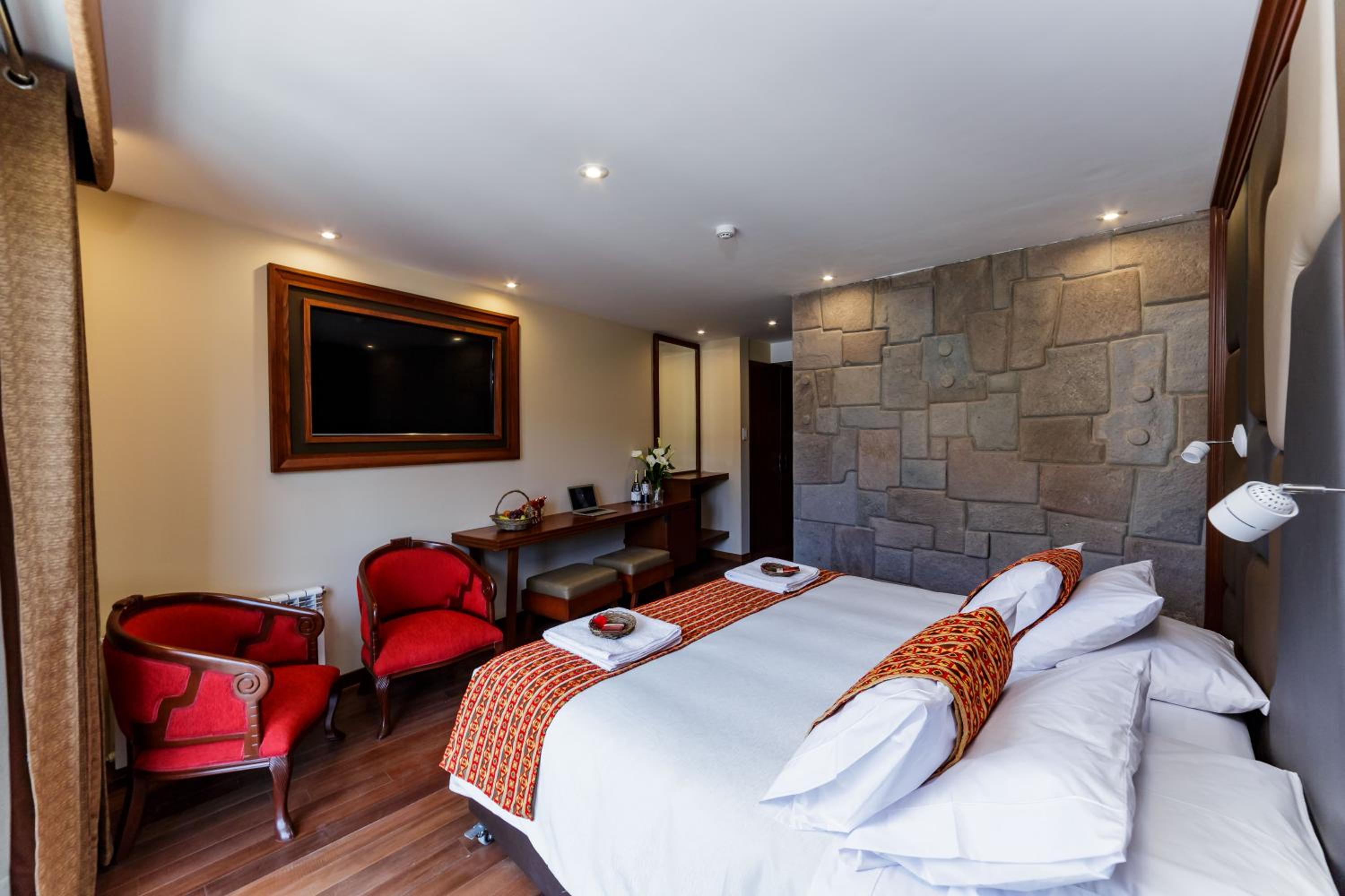 Deluxe Suite with Spa Bath photo 3