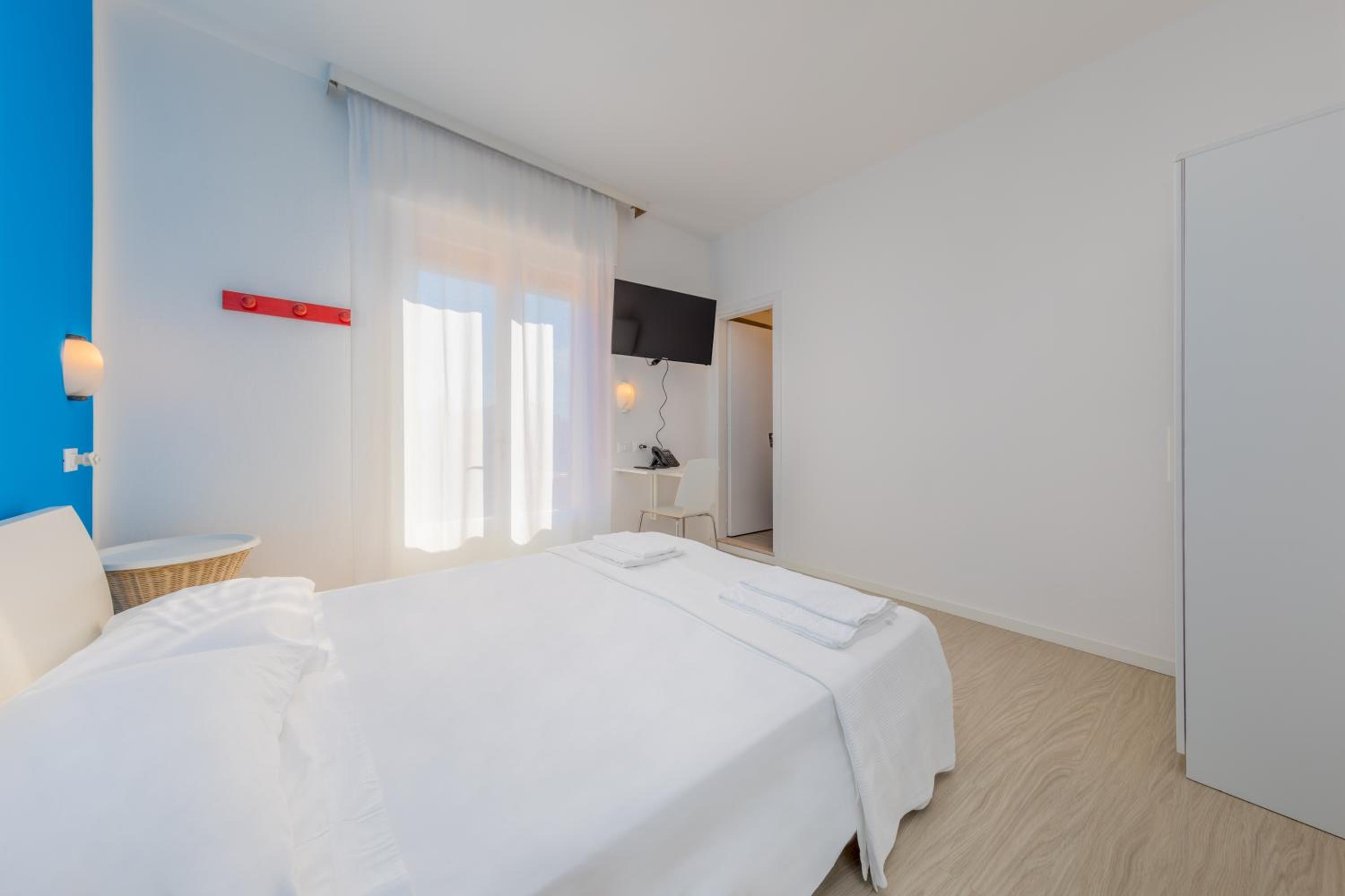 Double Room - Photo 2
