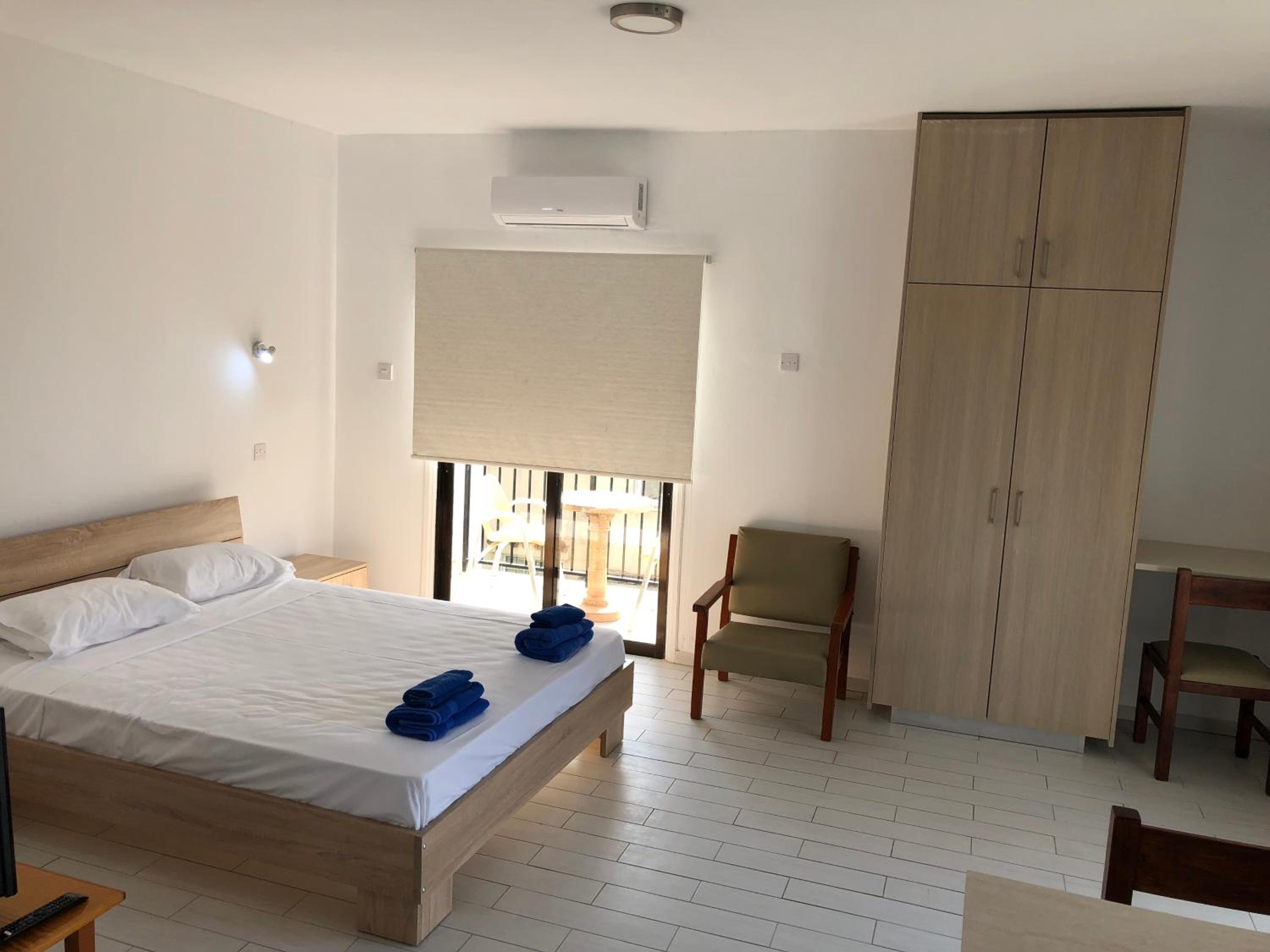Studio Apartment photo 1