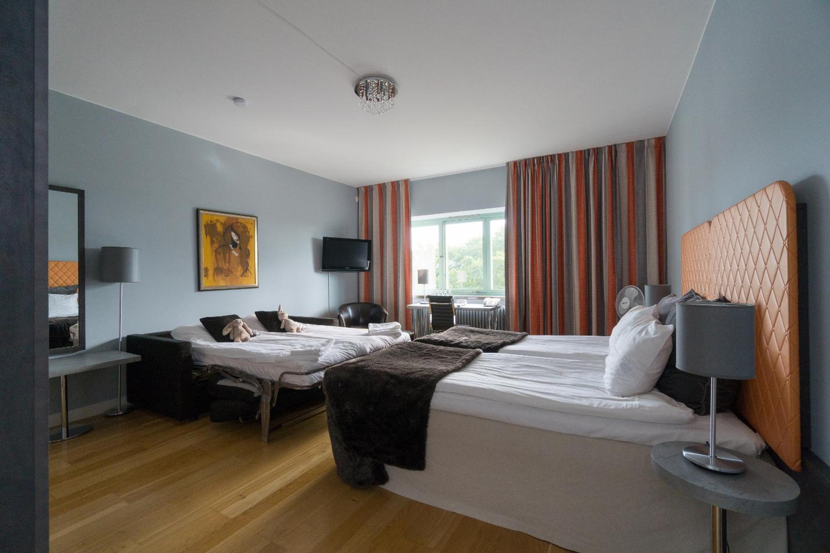 Family Room (2 Adults + 2 Children) - Photo 2