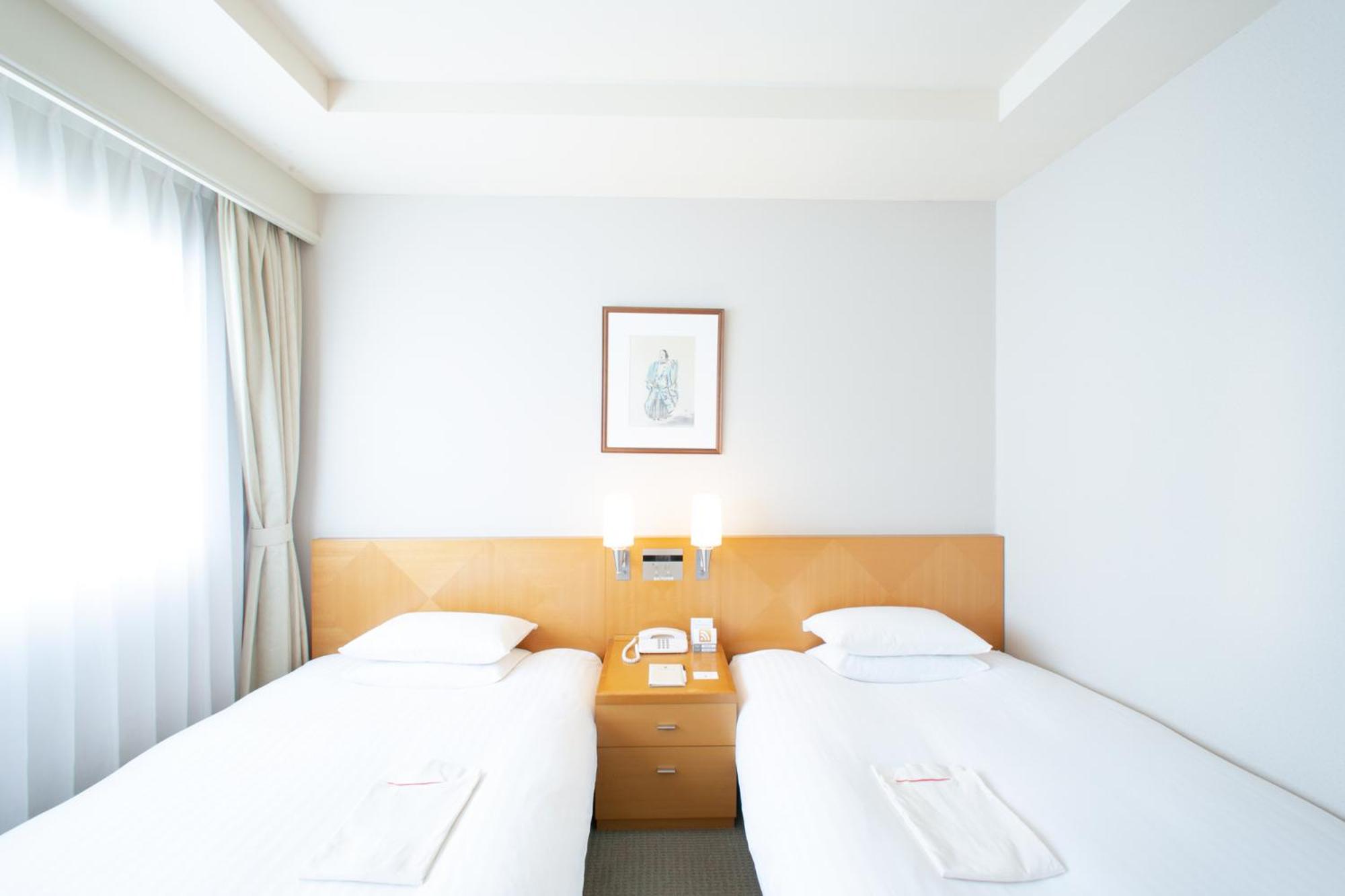 Twin Room - Non-Smoking photo 3