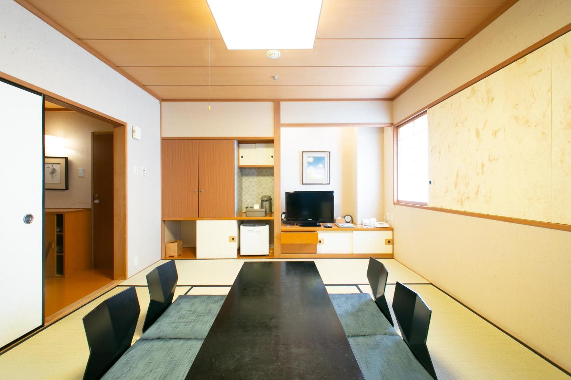Japanese-Style Quadruple Room - Non-Smoking photo 2