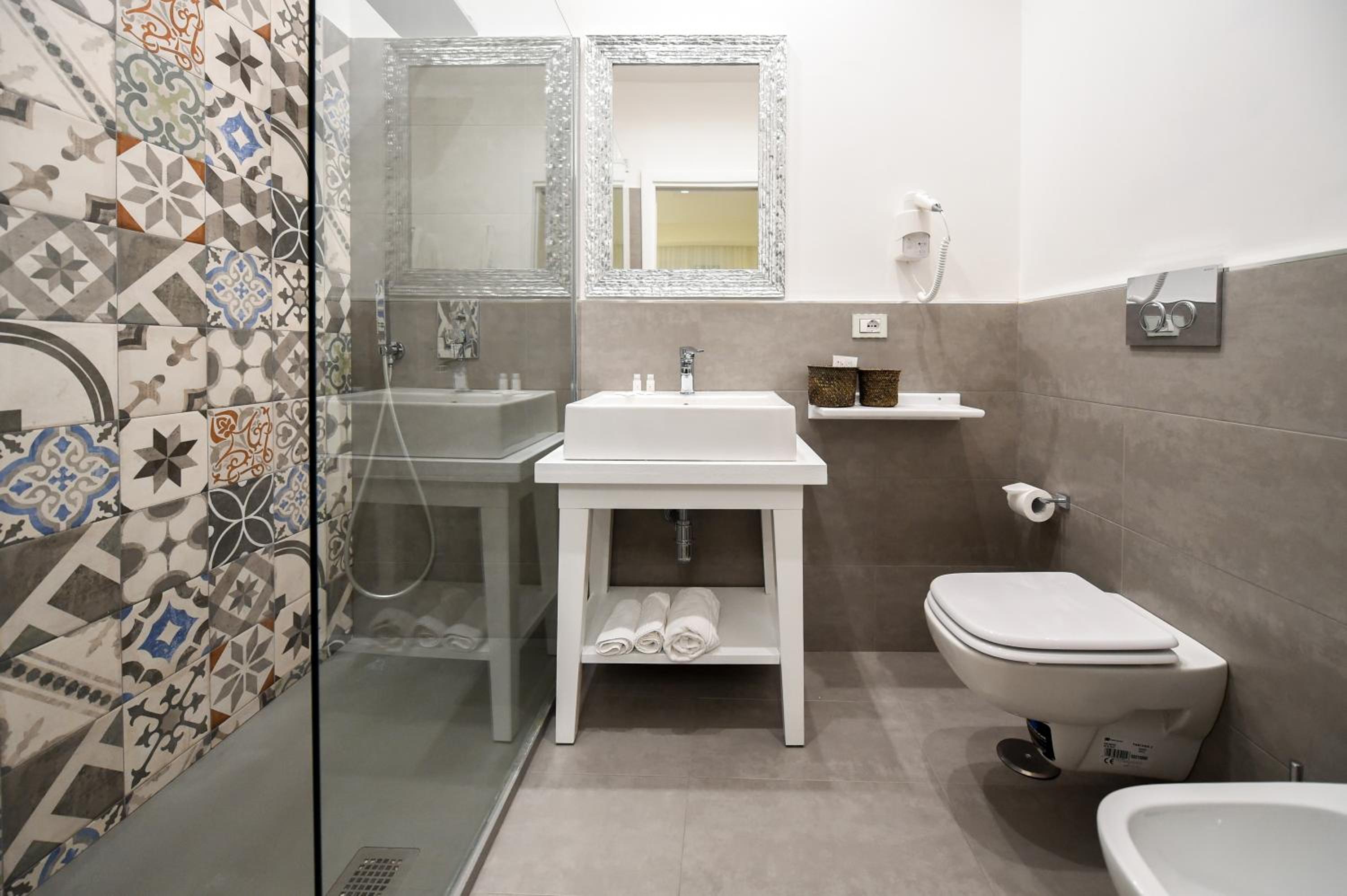 Classic Double Room - Photo 8