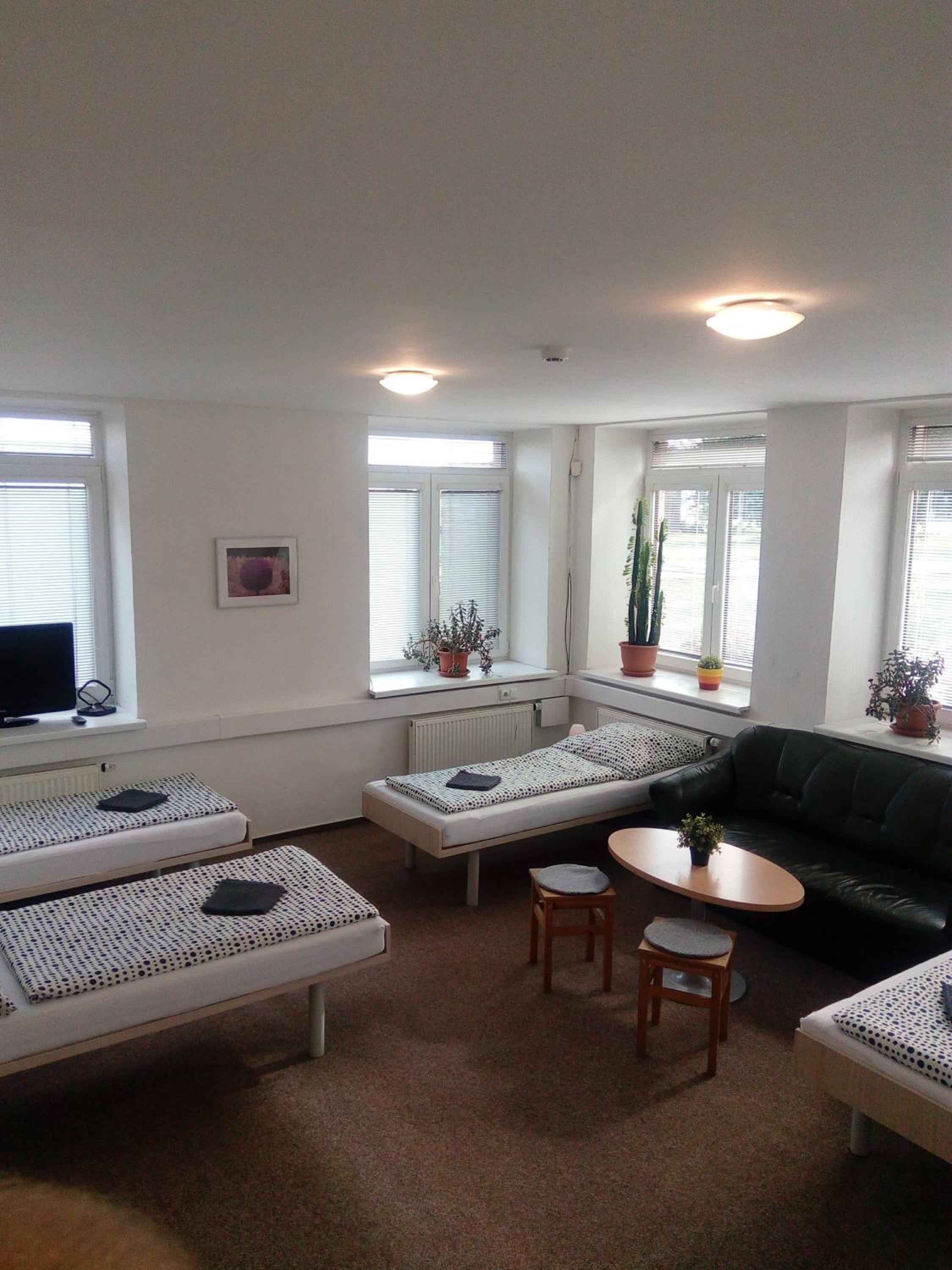 Large Family Room - Photo 5