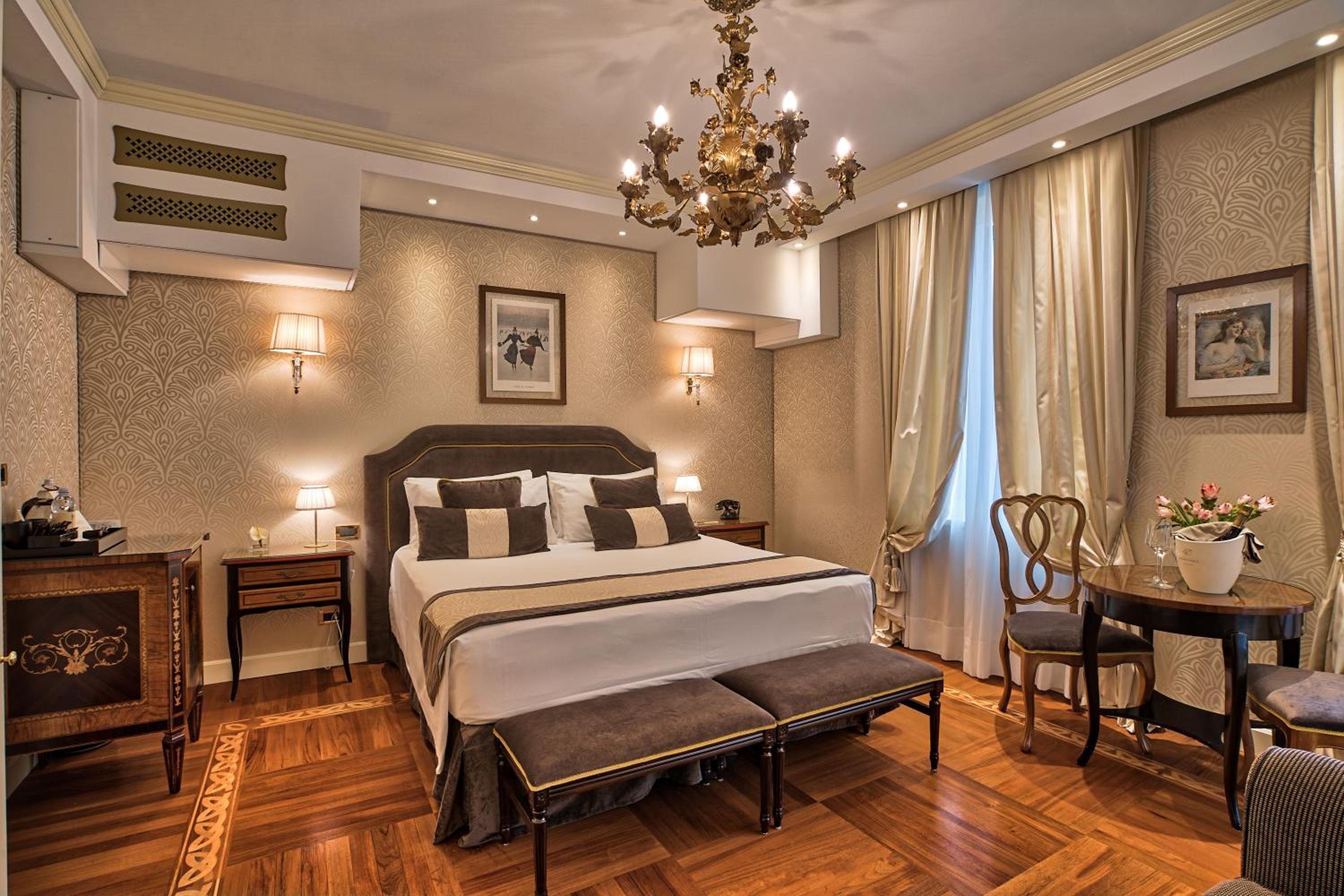 Classic Double or Twin Room with City View - Photo 1