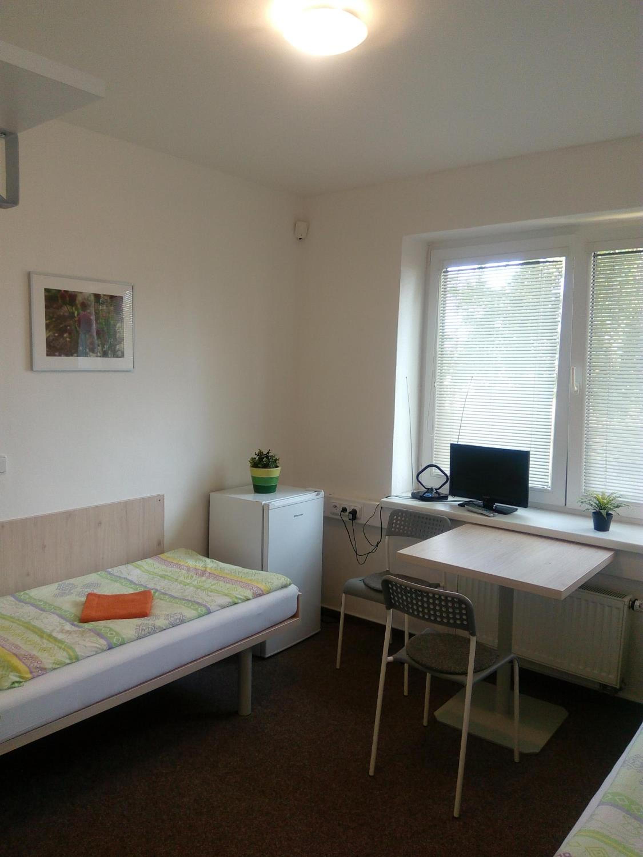 Twin Room - Photo 3