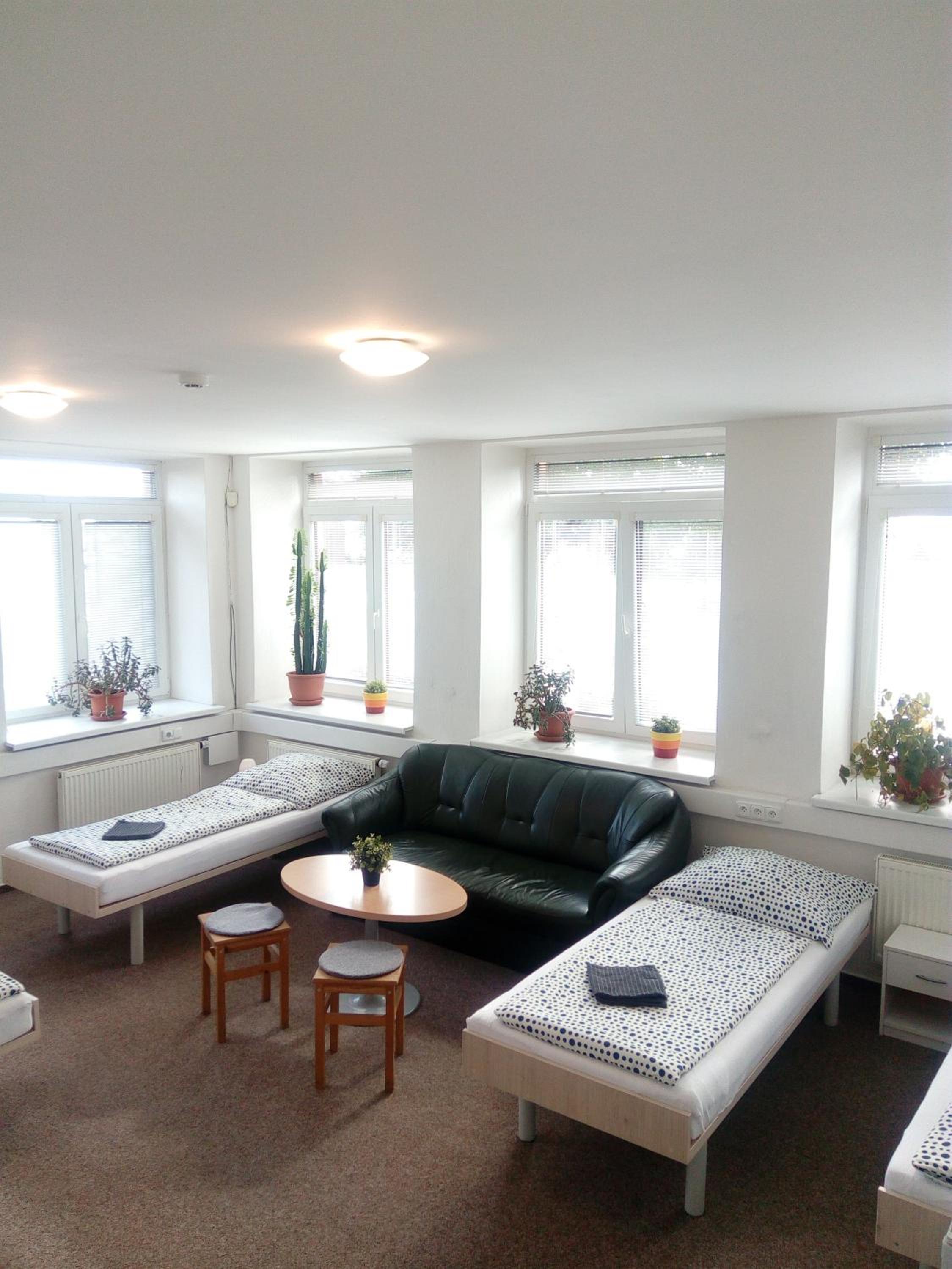 Large Family Room - Photo 1