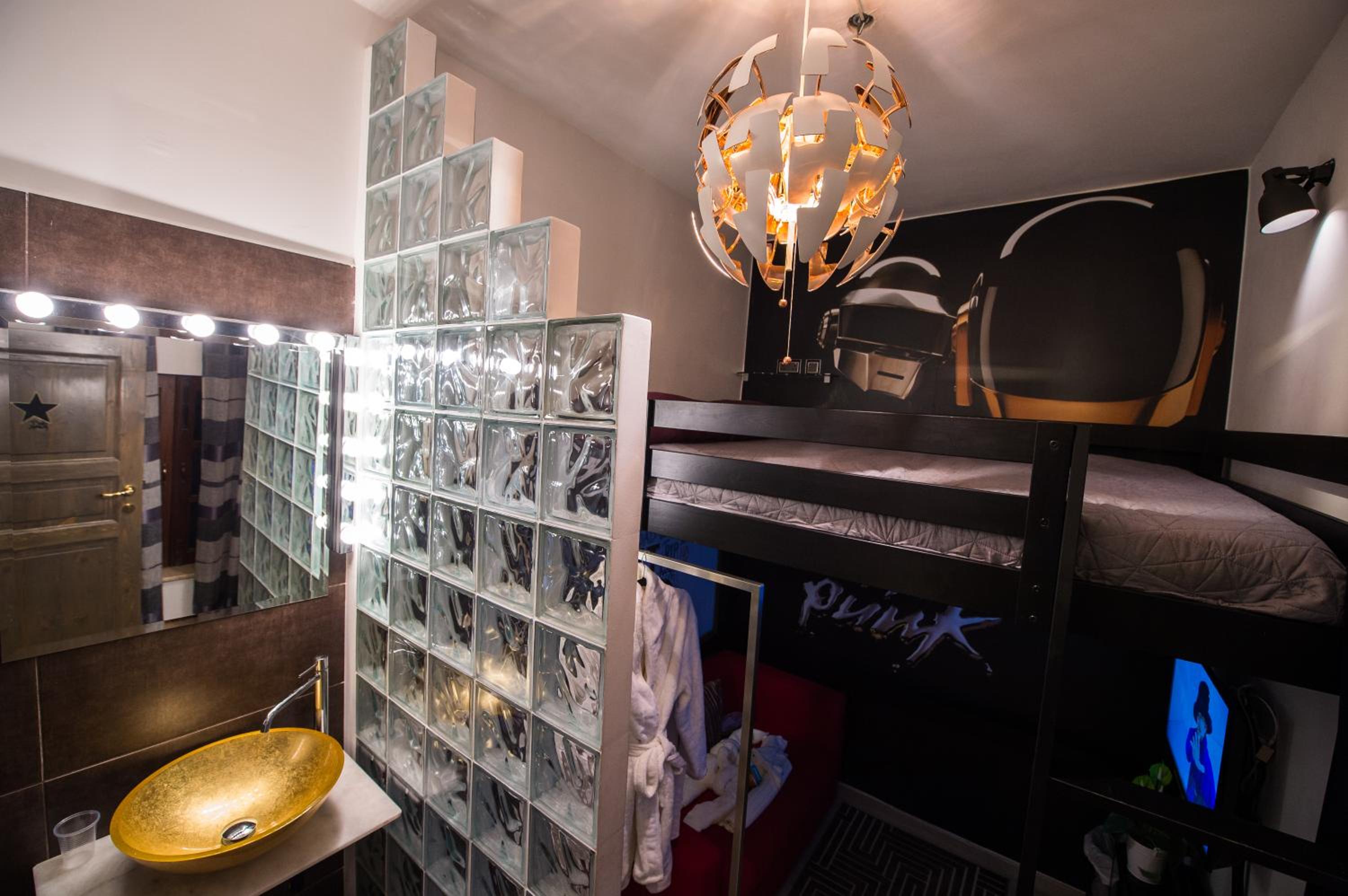 Stylish Loft Room with Shower en Suite