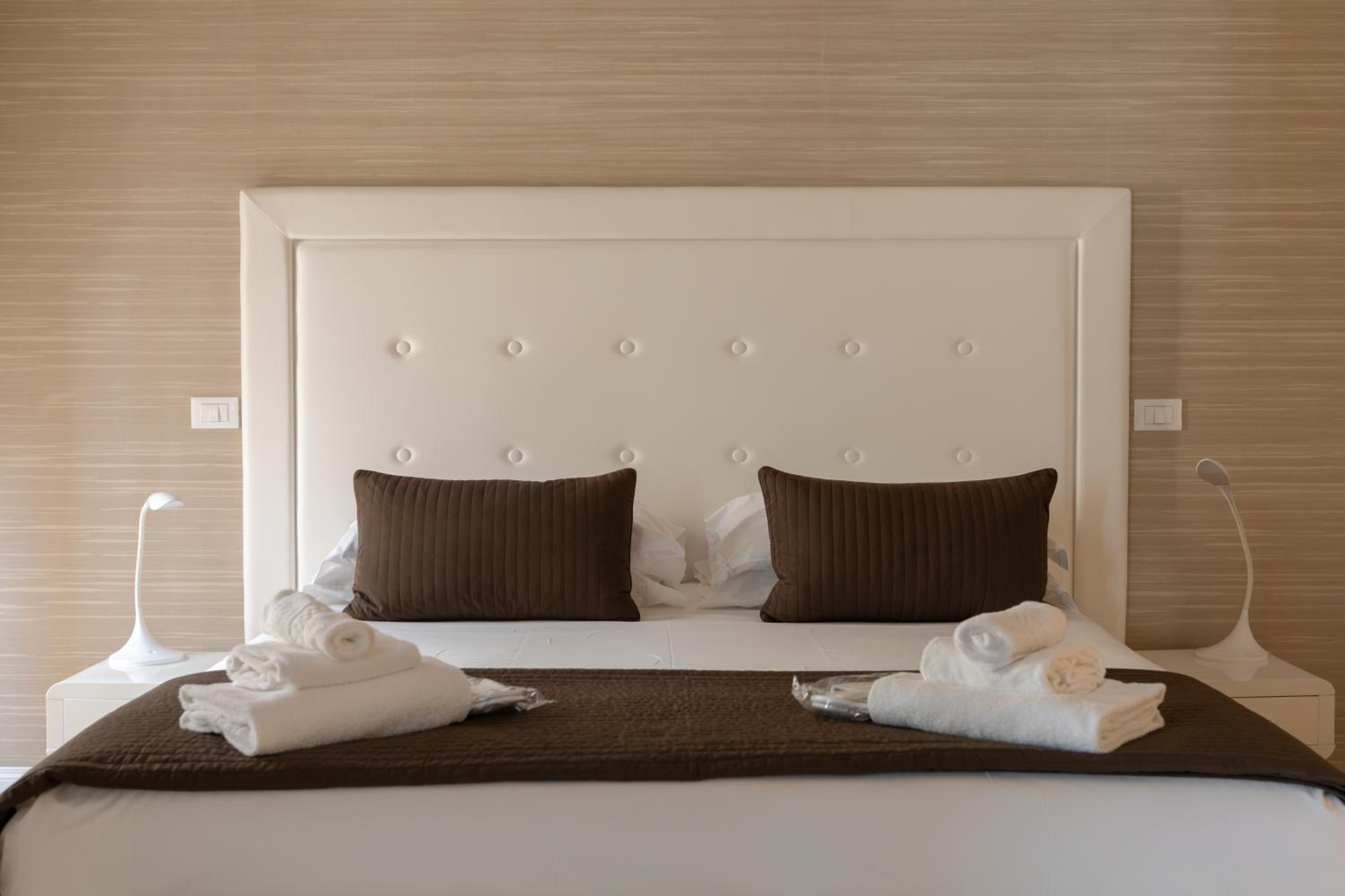 Superior King Suite photo 3