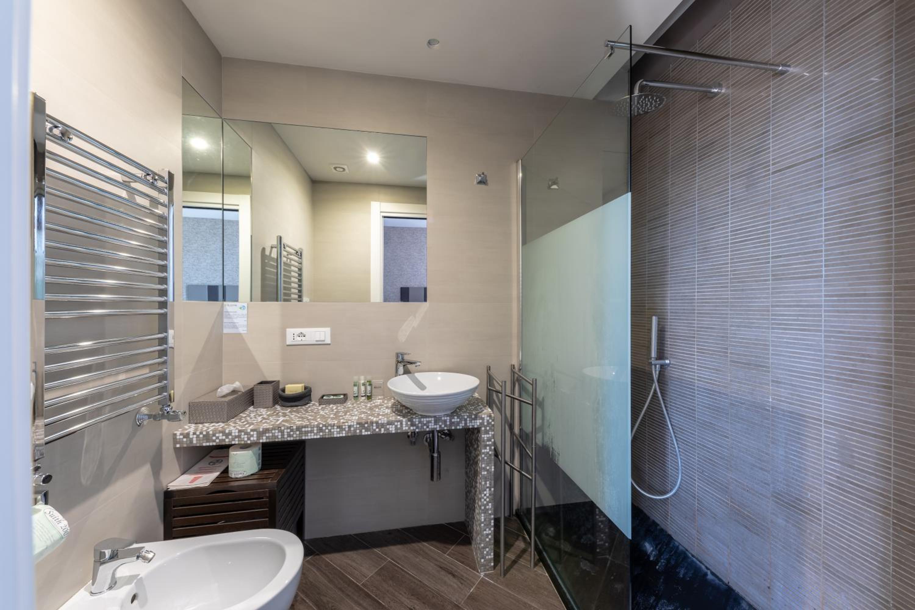 Economy Double Room with City View and Balcony photo 2