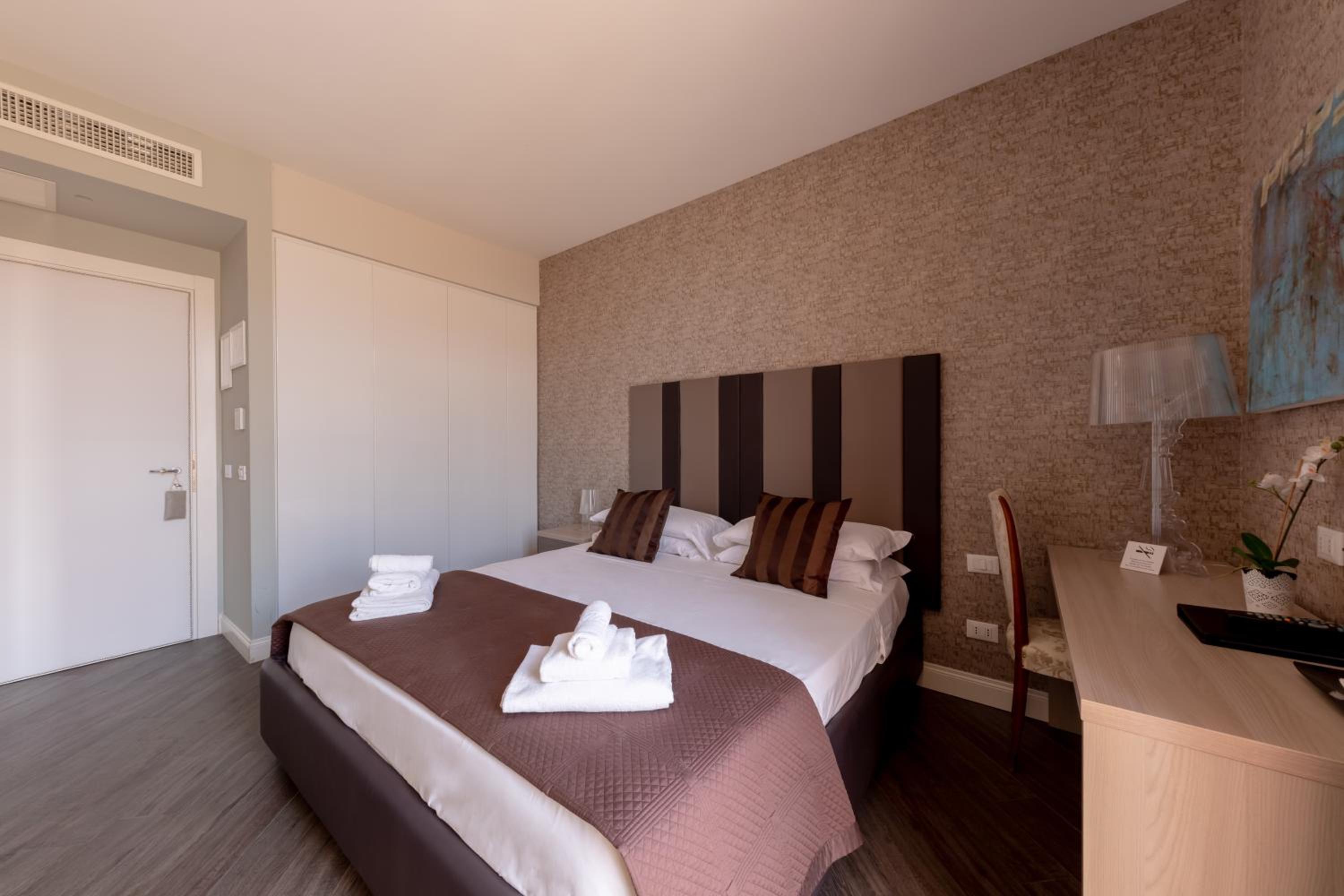 Double Room with Balcony photo 2